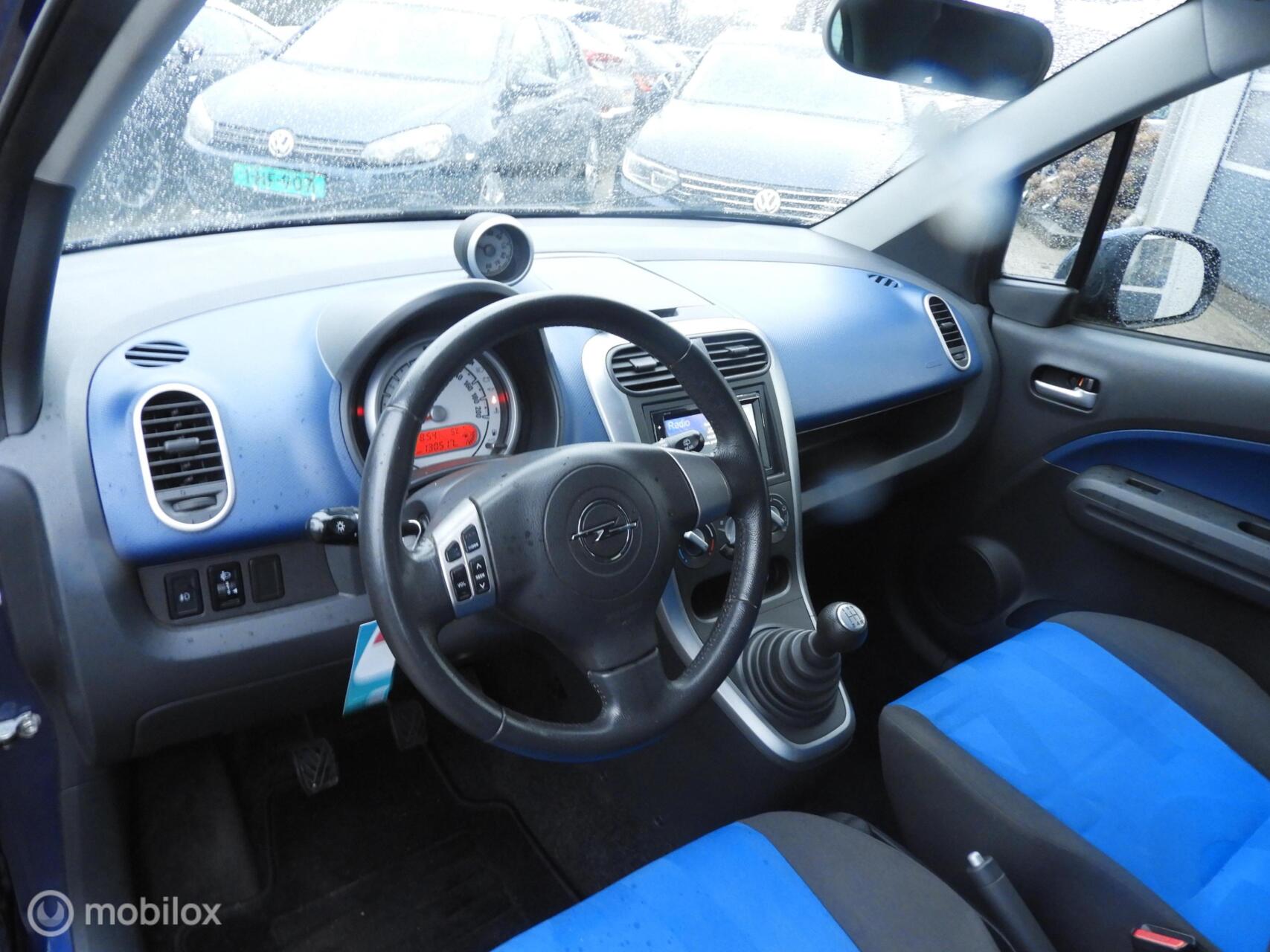 Foto van Opel Agila