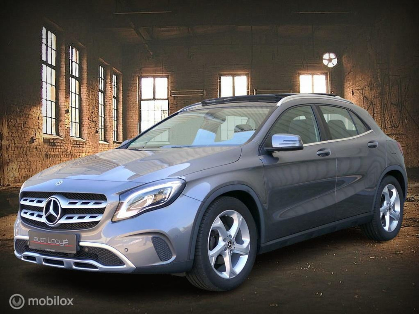 Mercedes-Benz Gla 200 - panodak - LED - 12 mnd gar - 2e set wielen 2017 - voorkant
