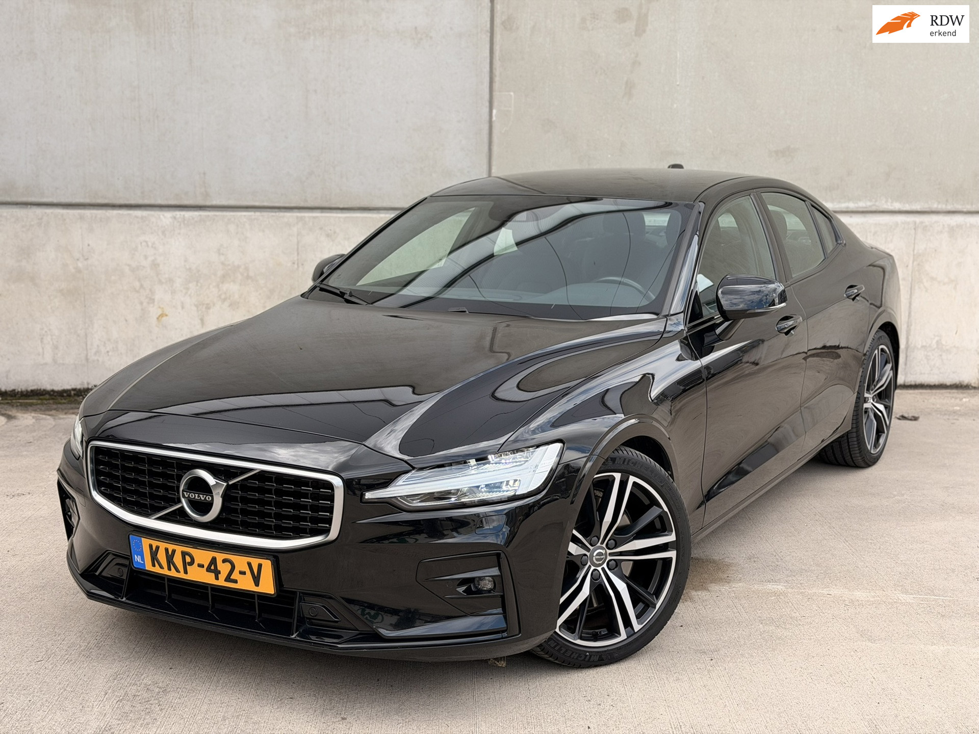 Volvo S60 2.0 T5 R Design 19'' Leder Memory LED H/K Camera Virtual 2020 - voorkant