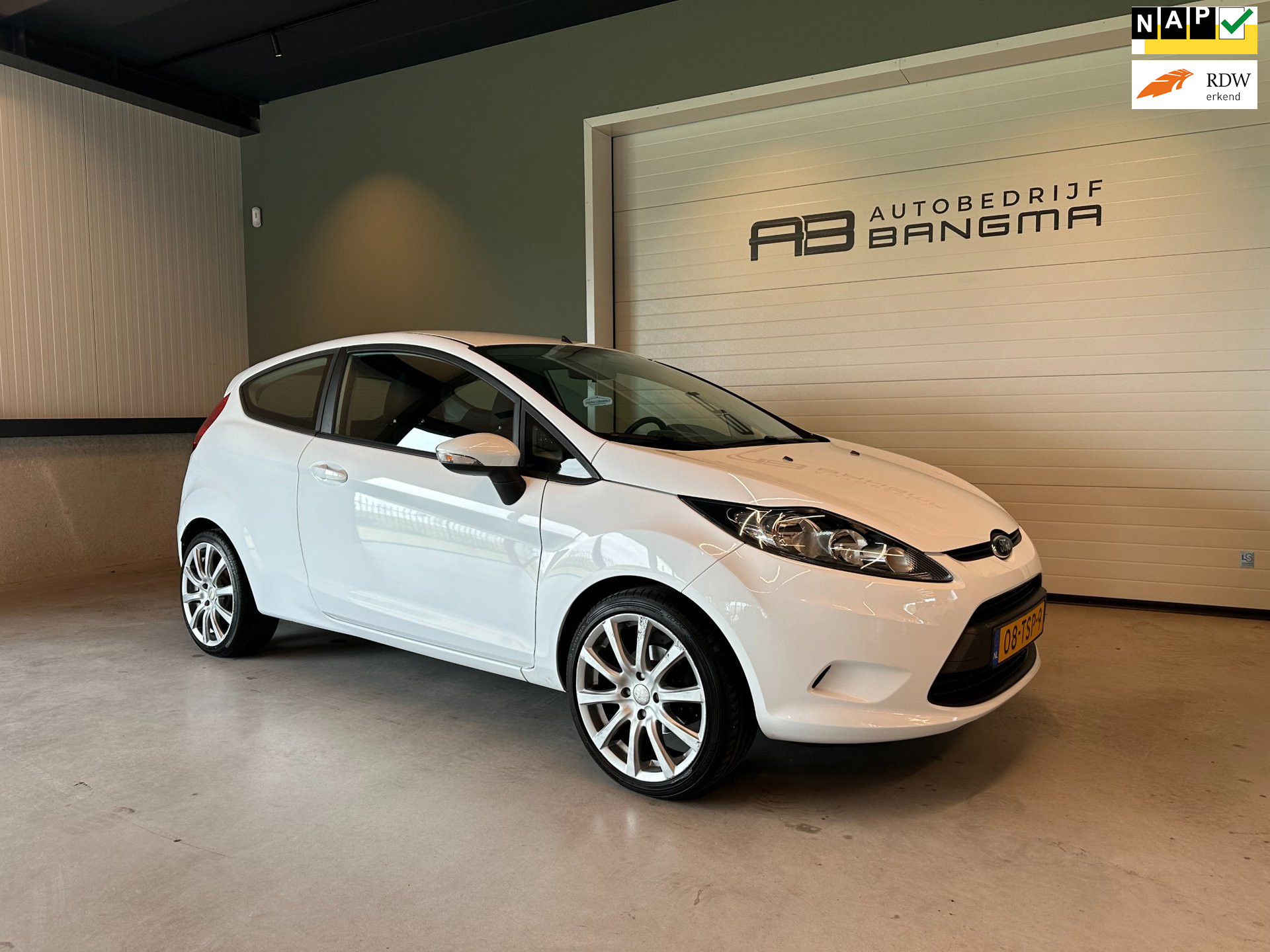 Ford Fiesta 1.25 TREND-uitv|CLIMA AIRCO|LM-VELGEN|ISOFIX|VOICE CONTROL|USB+AUX|VOORRUITVERWARMING|nwe APK+OH.BEURT BIJ AFLEVERING 2012 - voorkant