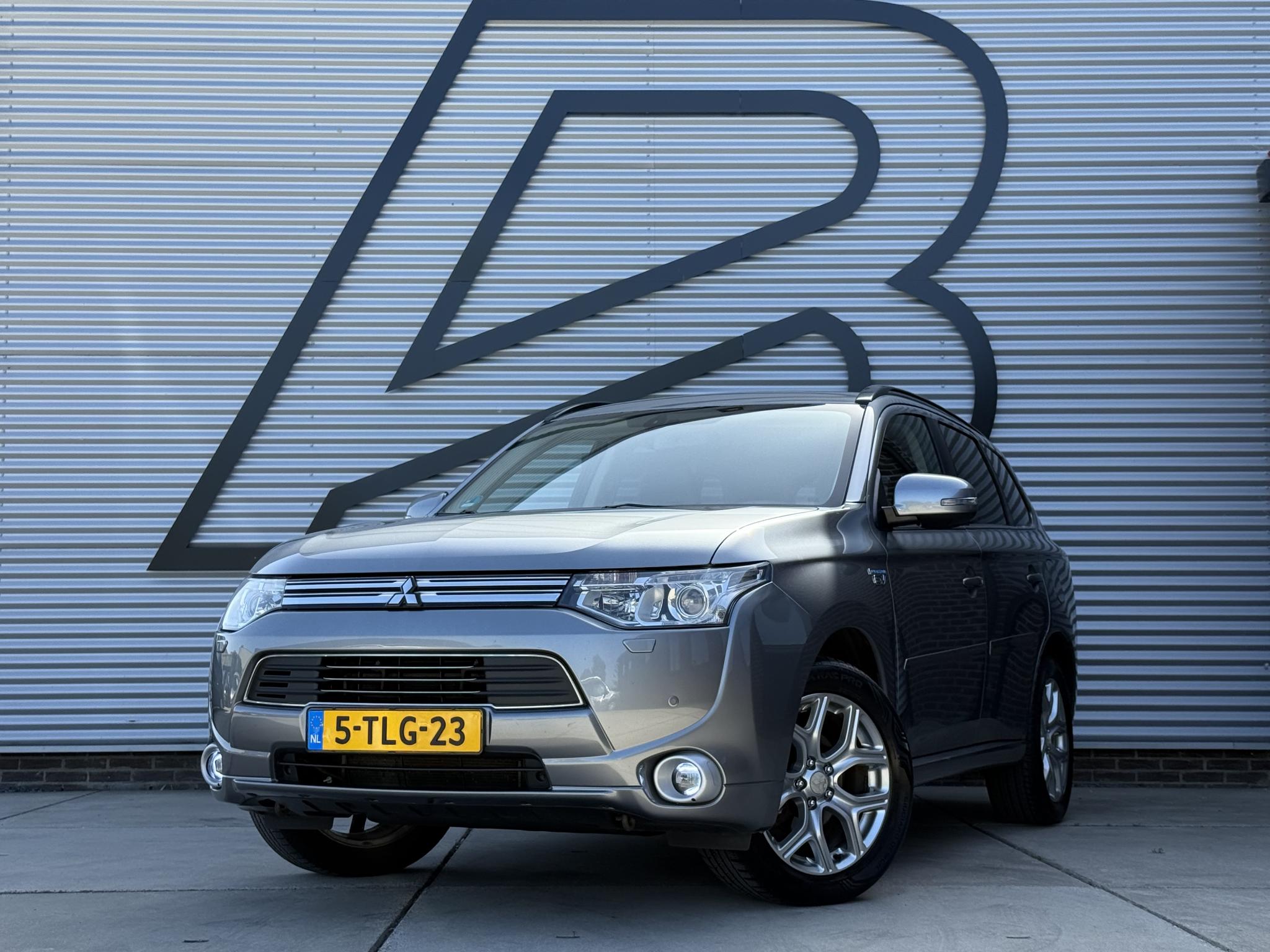 Mitsubishi Mitsubishi Outlander 2.0 PHEV Instyle 2014 - voorkant