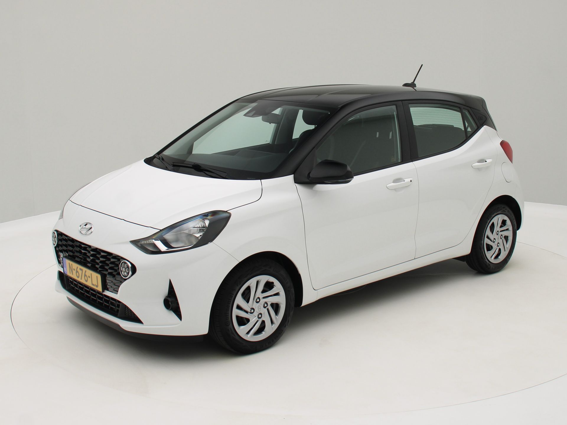 Hyundai I10 1.0 Comfort TWO TONE / Carplay / Cruise / UNIEKE KMS! / Origineel NL 2021 - voorkant