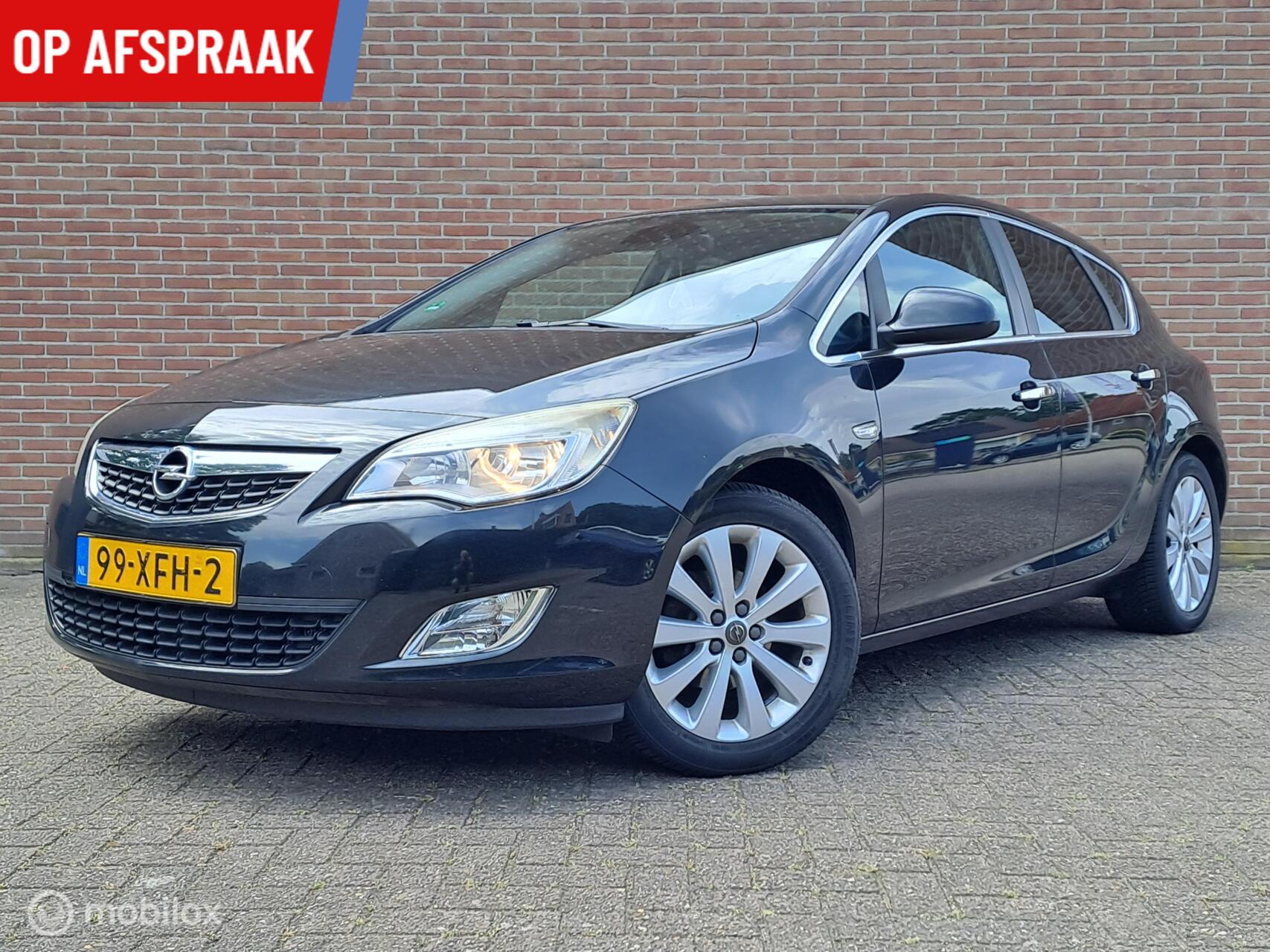 Opel Astra 1.4 Turbo Cosmo 2012 - voorkant