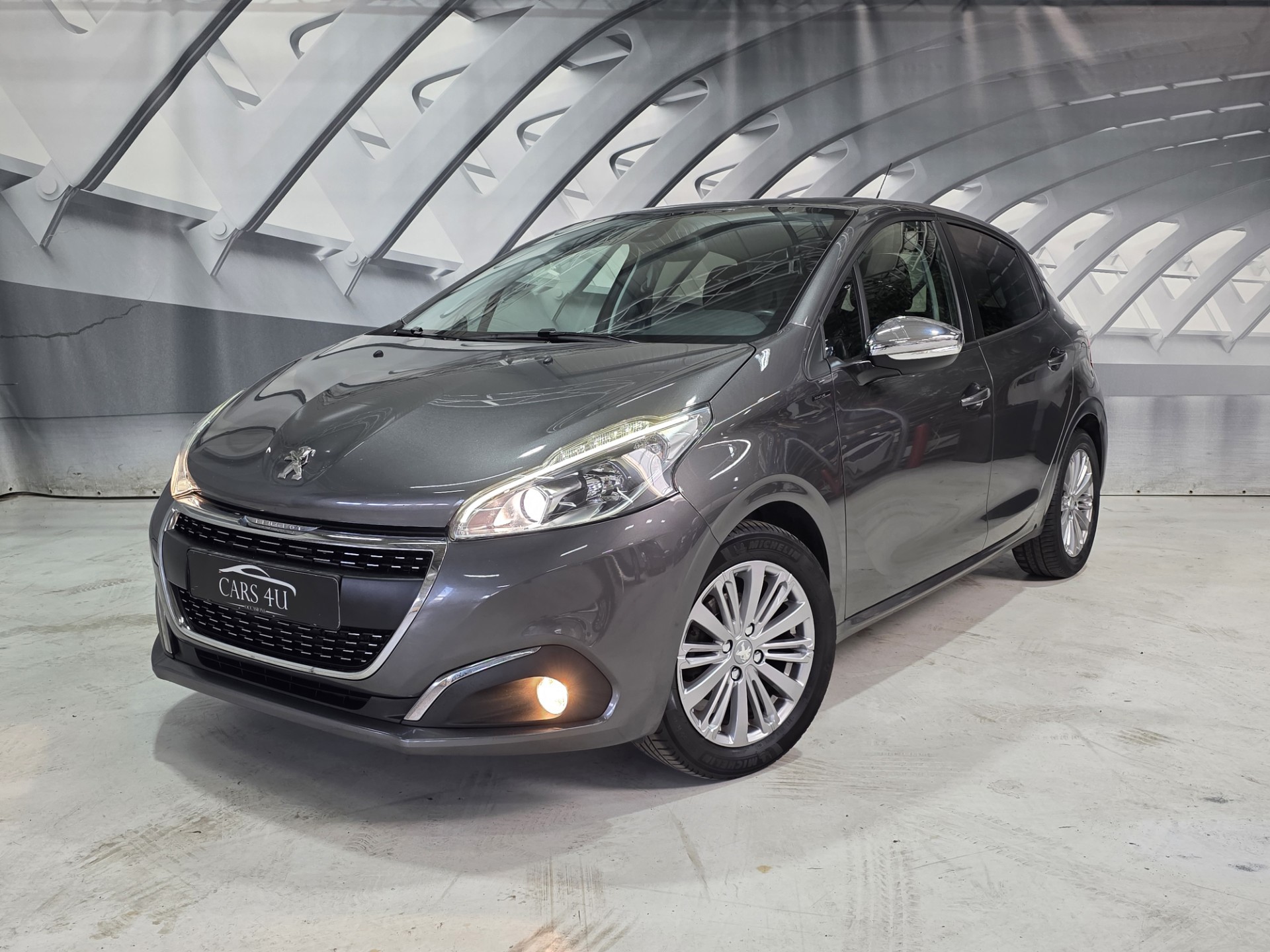 Peugeot 208 1.2 PureTech Signature ORG NL 2019 - voorkant
