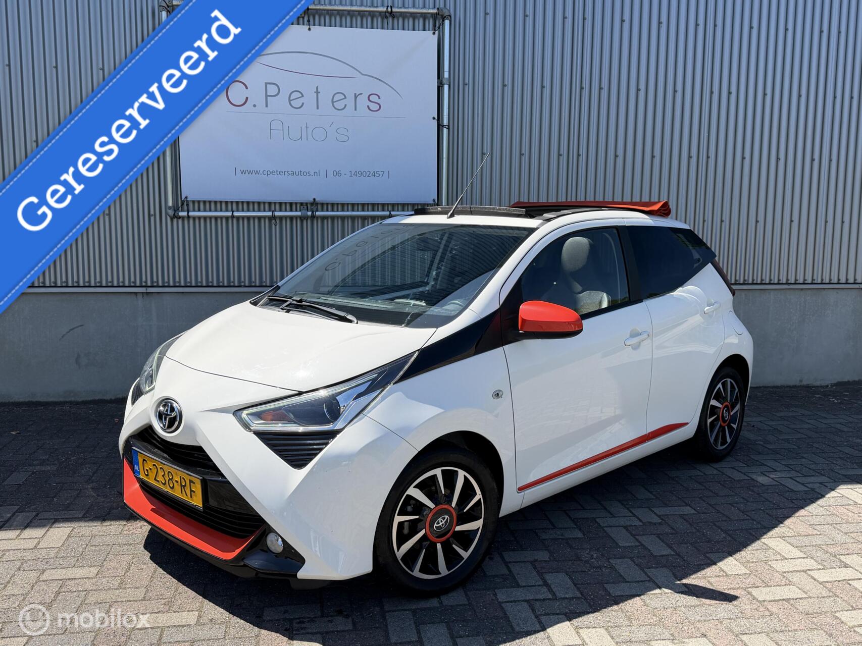 Toyota Toyota Aygo 1.0 VVT-i x-cite 2019 Cabrio / Vouwdak / Camera / Carplay / NAP 2019 - voorkant