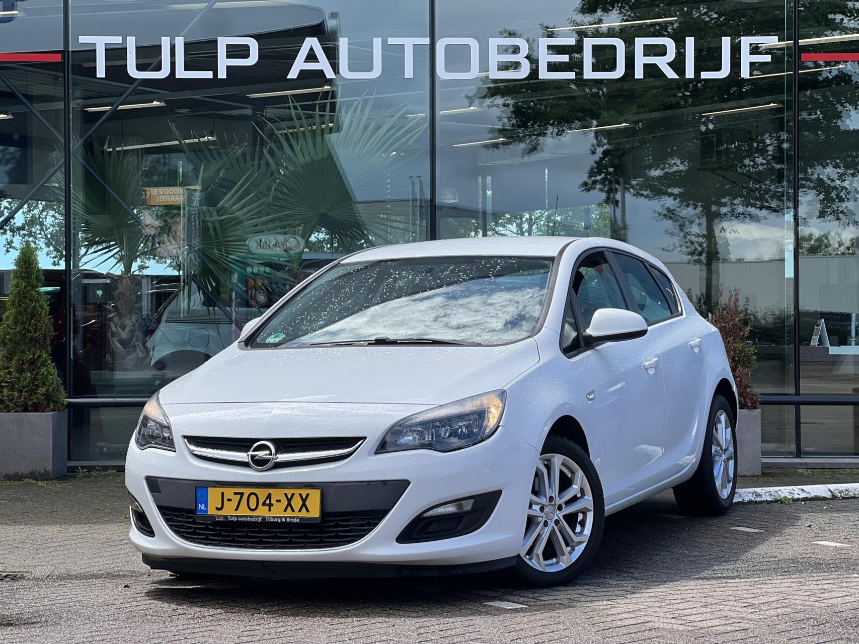 Opel Astra 1.6 Selection 5 Deurs Airco Cruise Goed onderhoud 2015 - voorkant