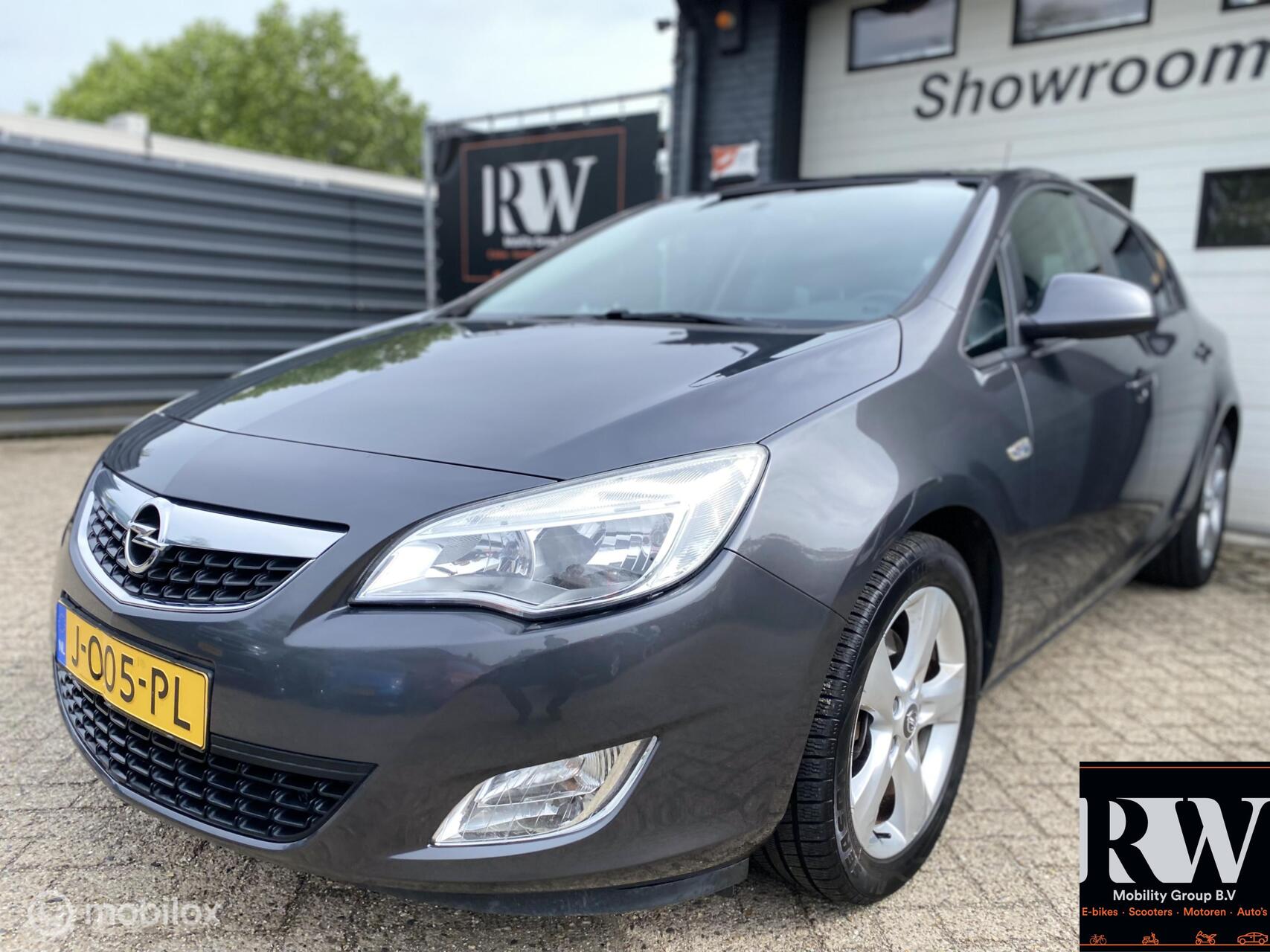 Opel Astra 1.6 Turbo Sport *STANDKACHEL*NIEUWE APK* 2011 - voorkant