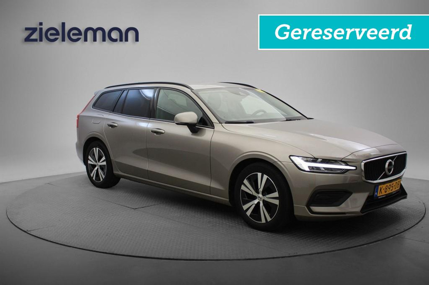 Volvo V60 2.0 B3 Momentum Advantage 2020 - voorkant
