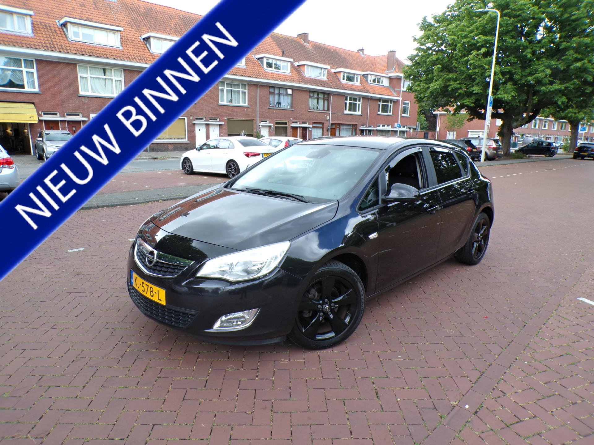 Opel Astra 1.4 Cosmo 2011 - voorkant