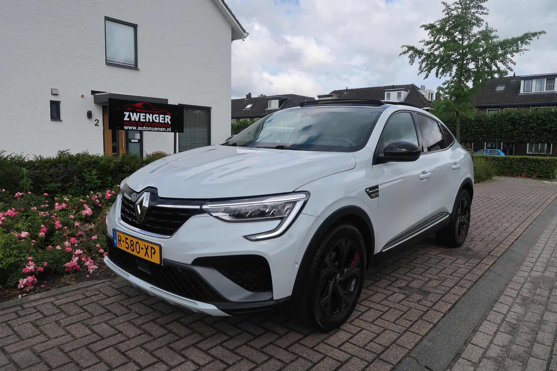 Foto van RENAULT ARKANA E-TECH