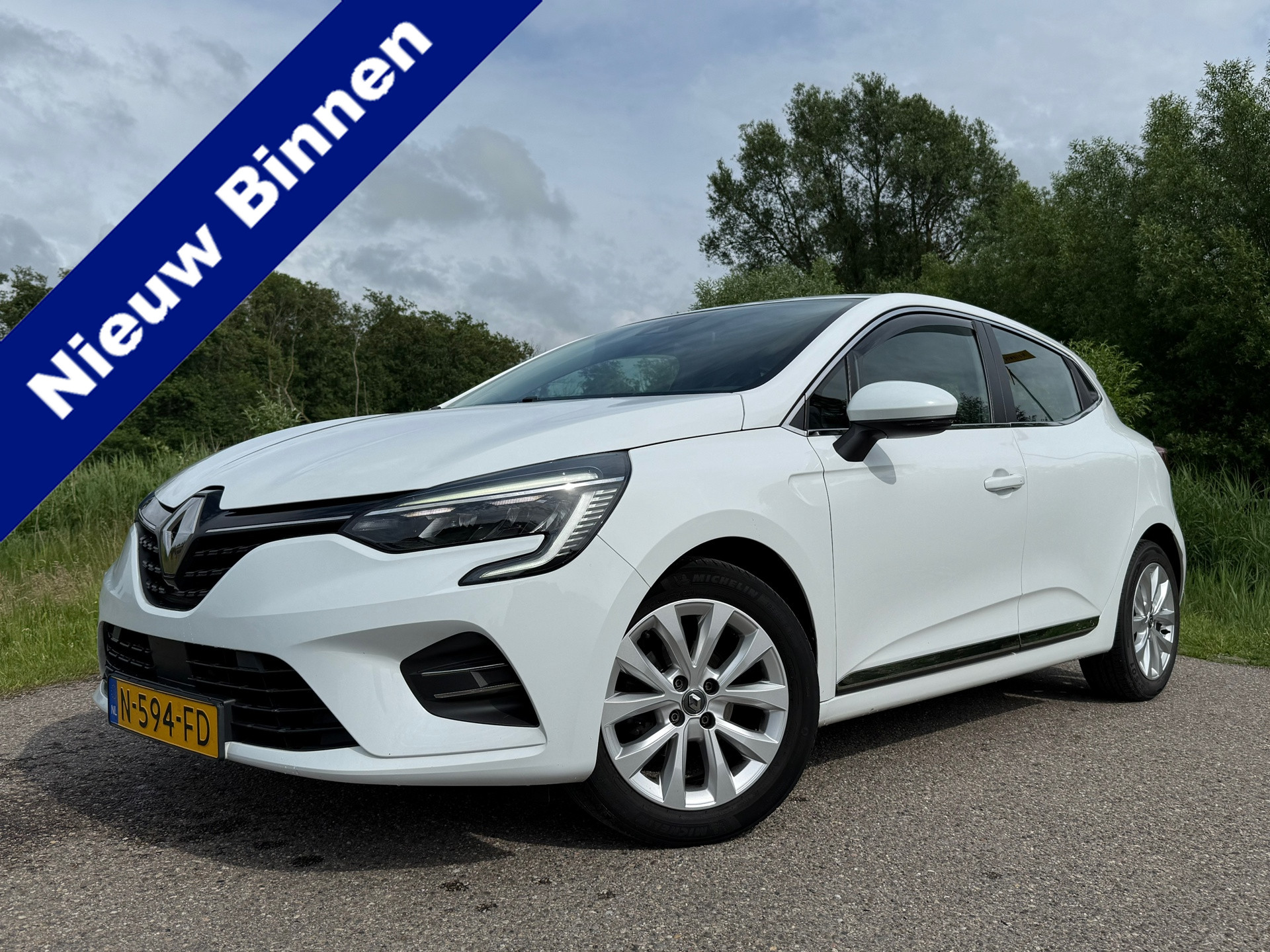 Renault Clio 1.0 TCe Bi-Fuel Intens | LPG G3 | Navi | H-Leder | Clima | Key-Less | 16" Velgen | PDC | Cruise | LED | 2e Eigenaar | 2021 - voorkant