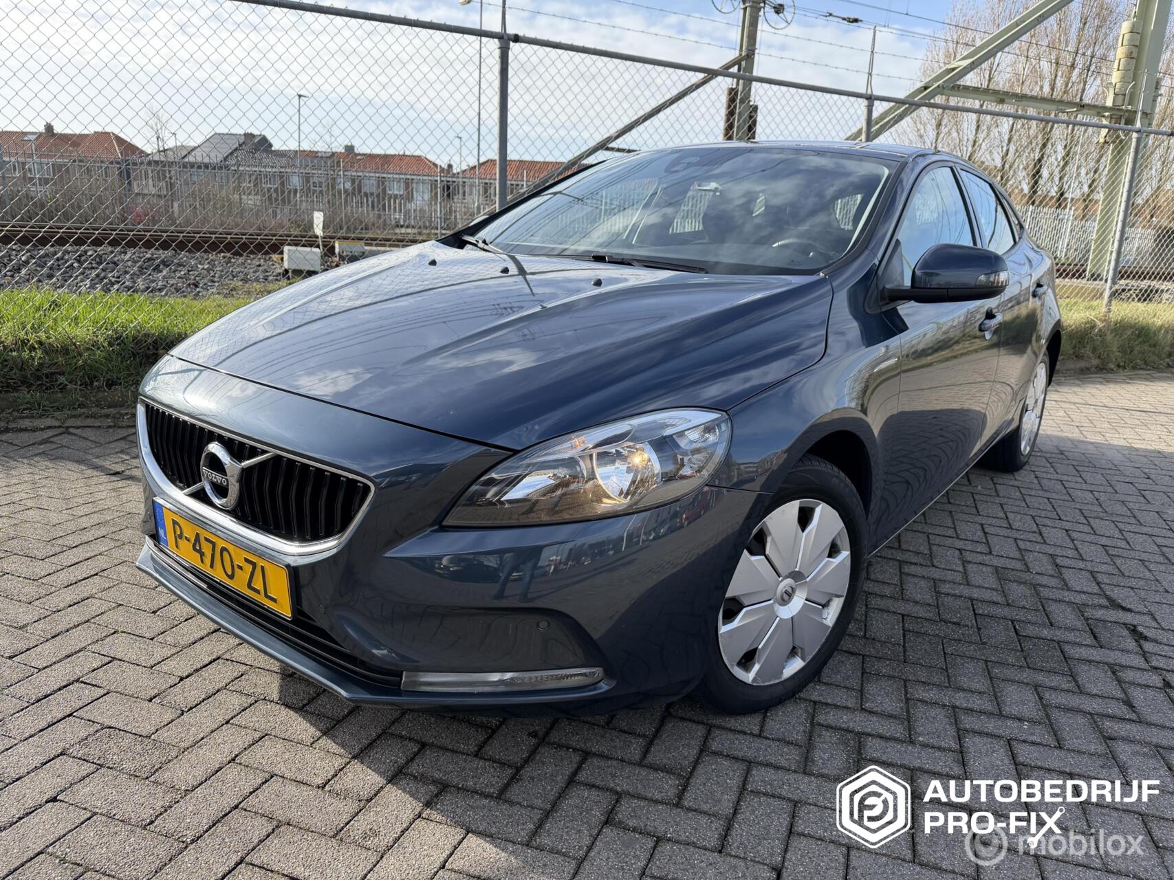 Volvo V40 2.0 T2 R-Design 2018 - voorkant
