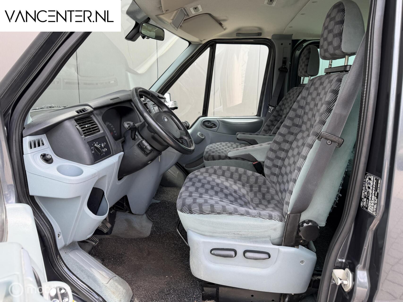 Foto van Ford Transit 260s DC 115dpf 4.36