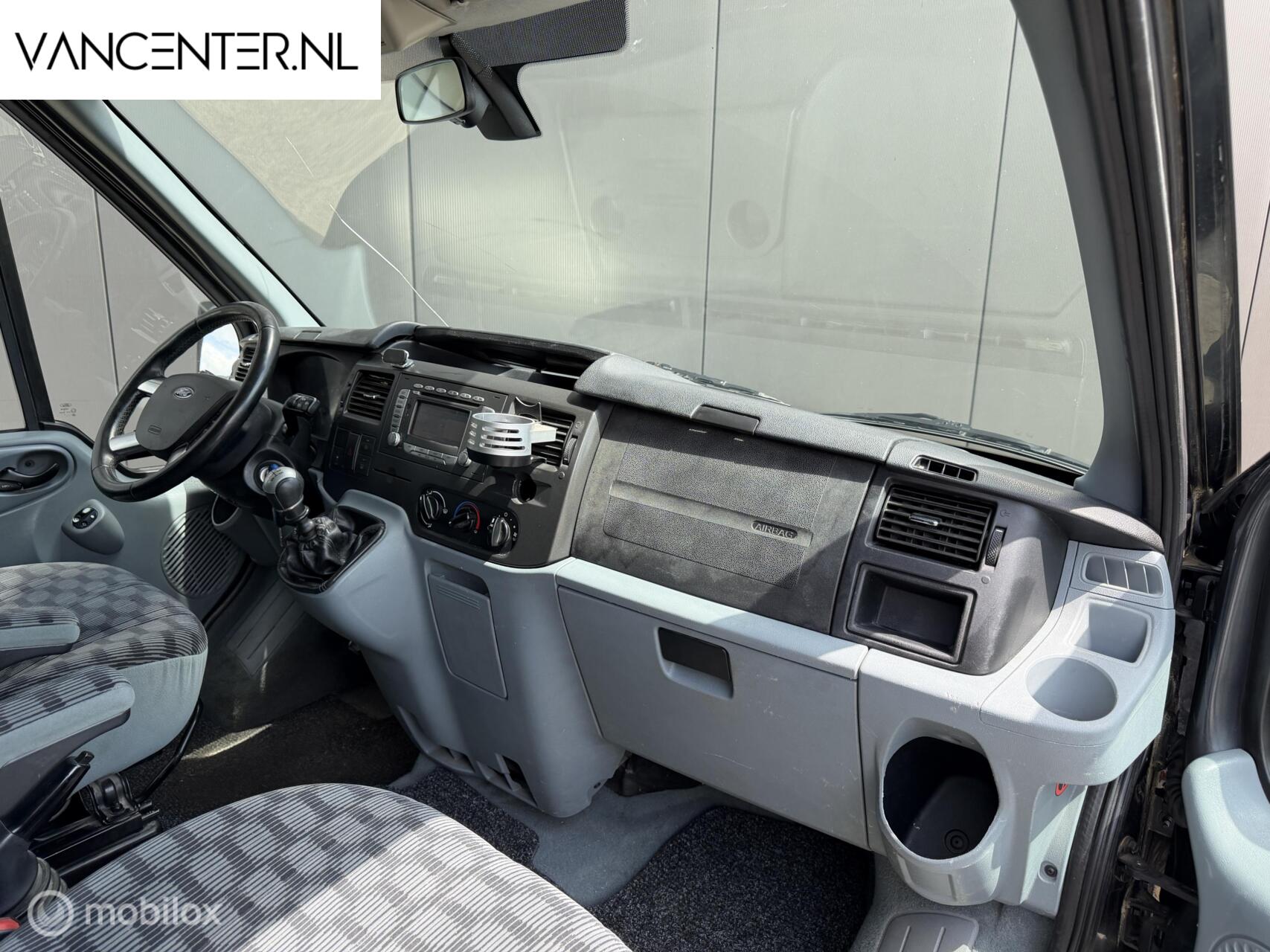 Foto van Ford Transit 260s DC 115dpf 4.36