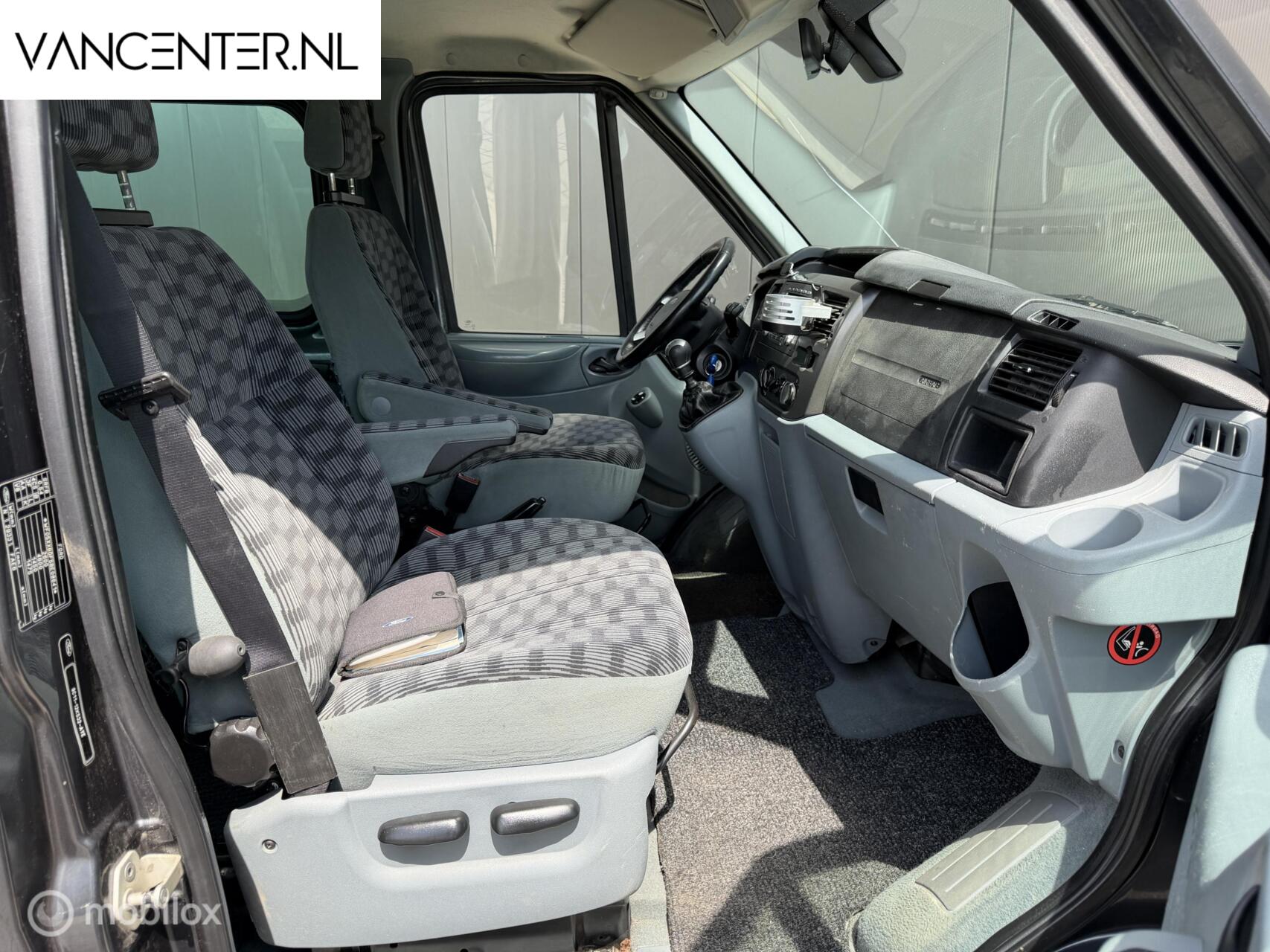 Foto van Ford Transit 260s DC 115dpf 4.36