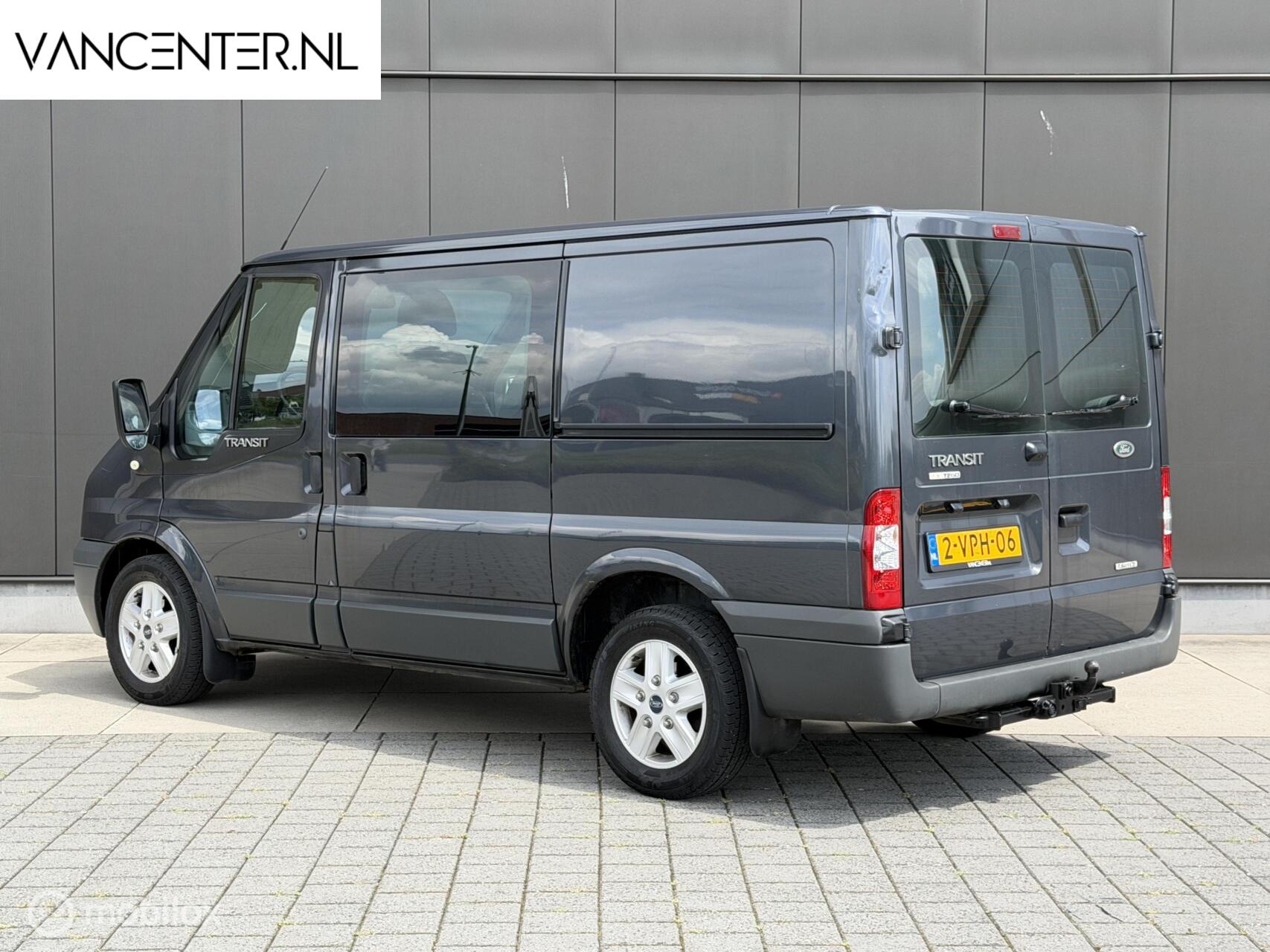Foto van Ford Transit 260s DC 115dpf 4.36