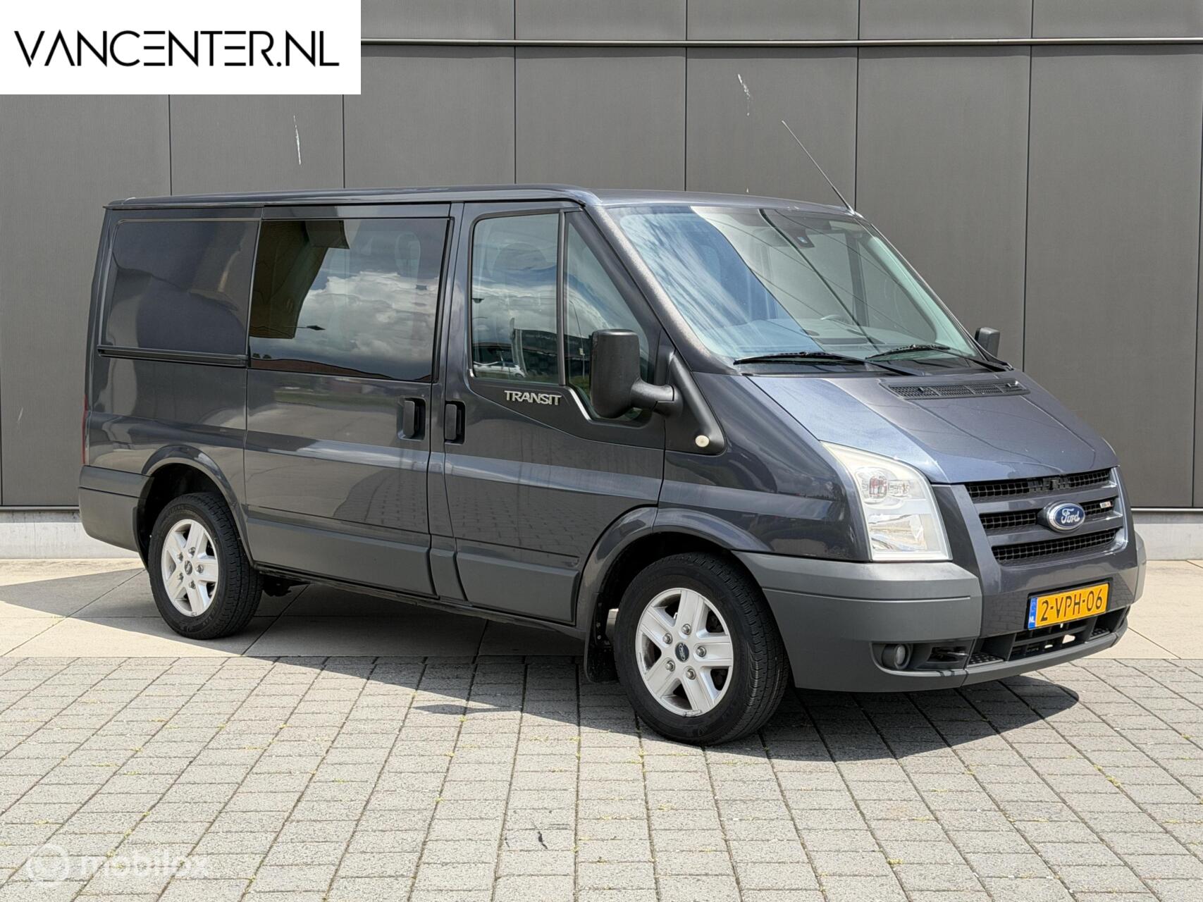 Foto van Ford Transit 260s DC 115dpf 4.36