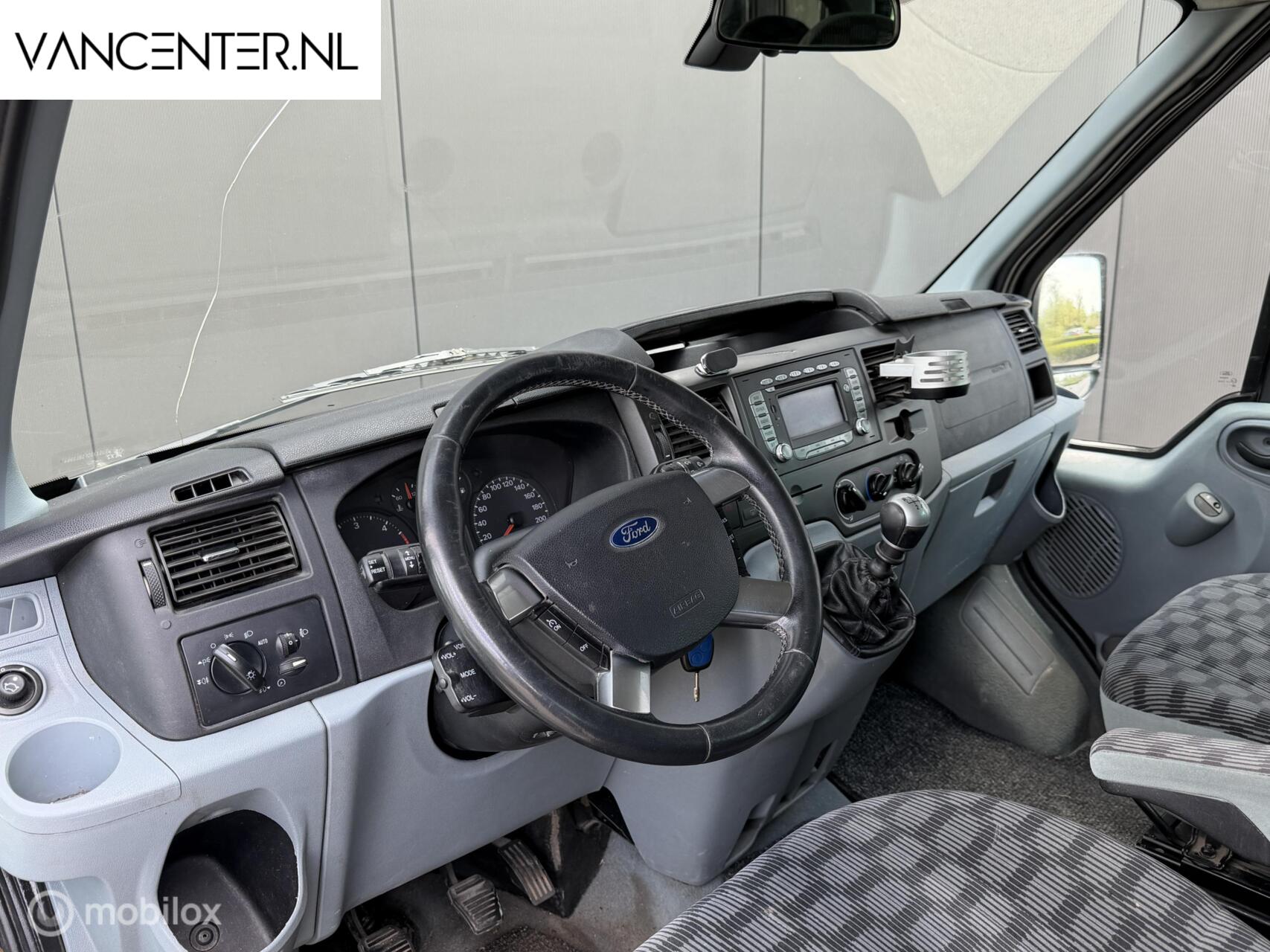 Foto van Ford Transit 260s DC 115dpf 4.36