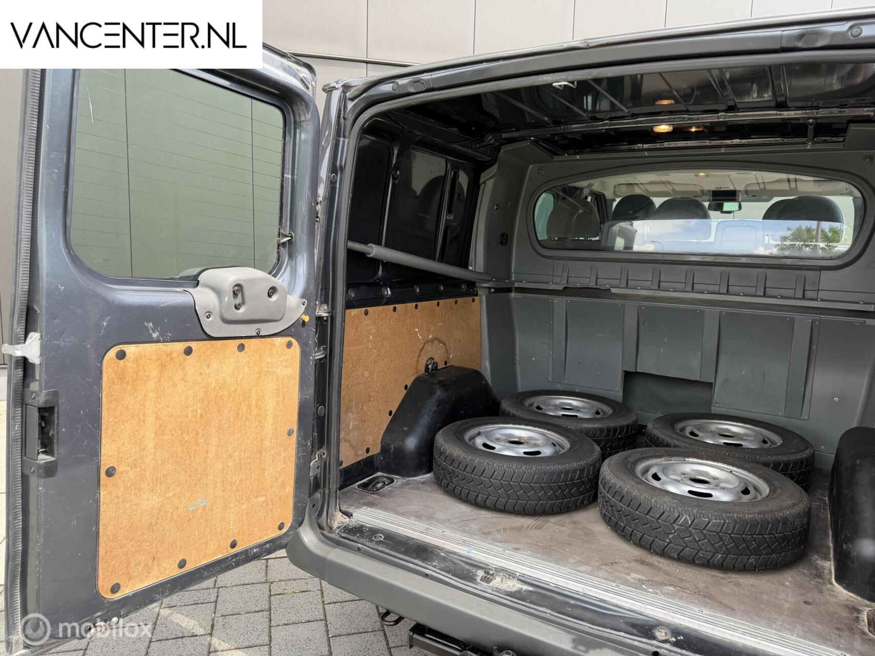 Foto van Ford Transit 260s DC 115dpf 4.36