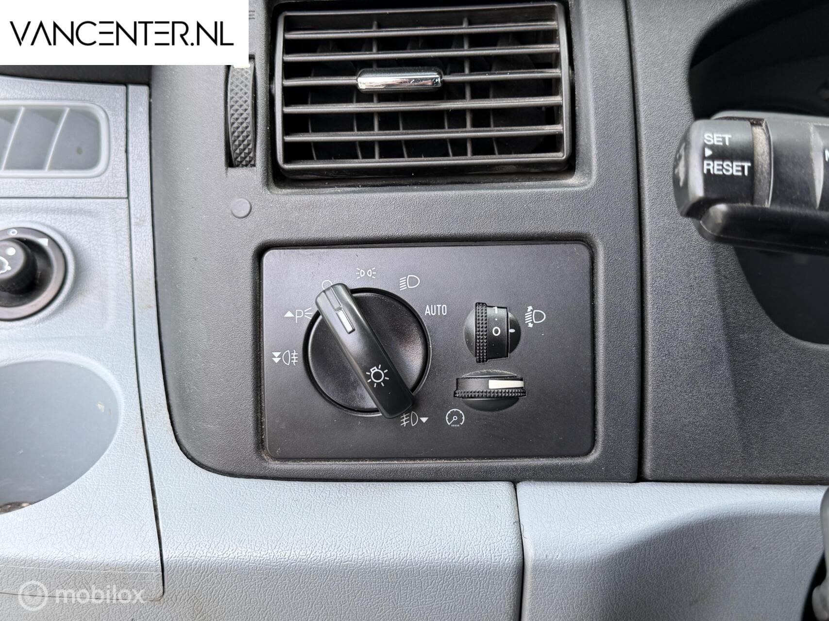 Foto van Ford Transit 260s DC 115dpf 4.36