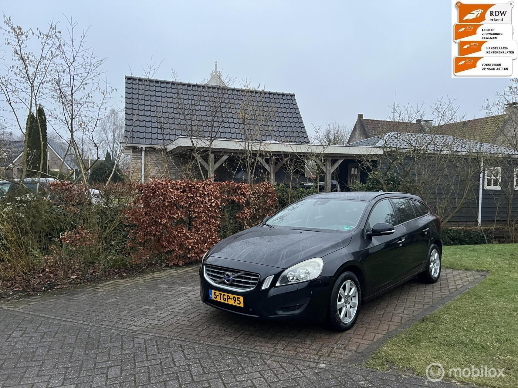 Volvo V60 1.6 T3 Momentum 2013 - voorkant