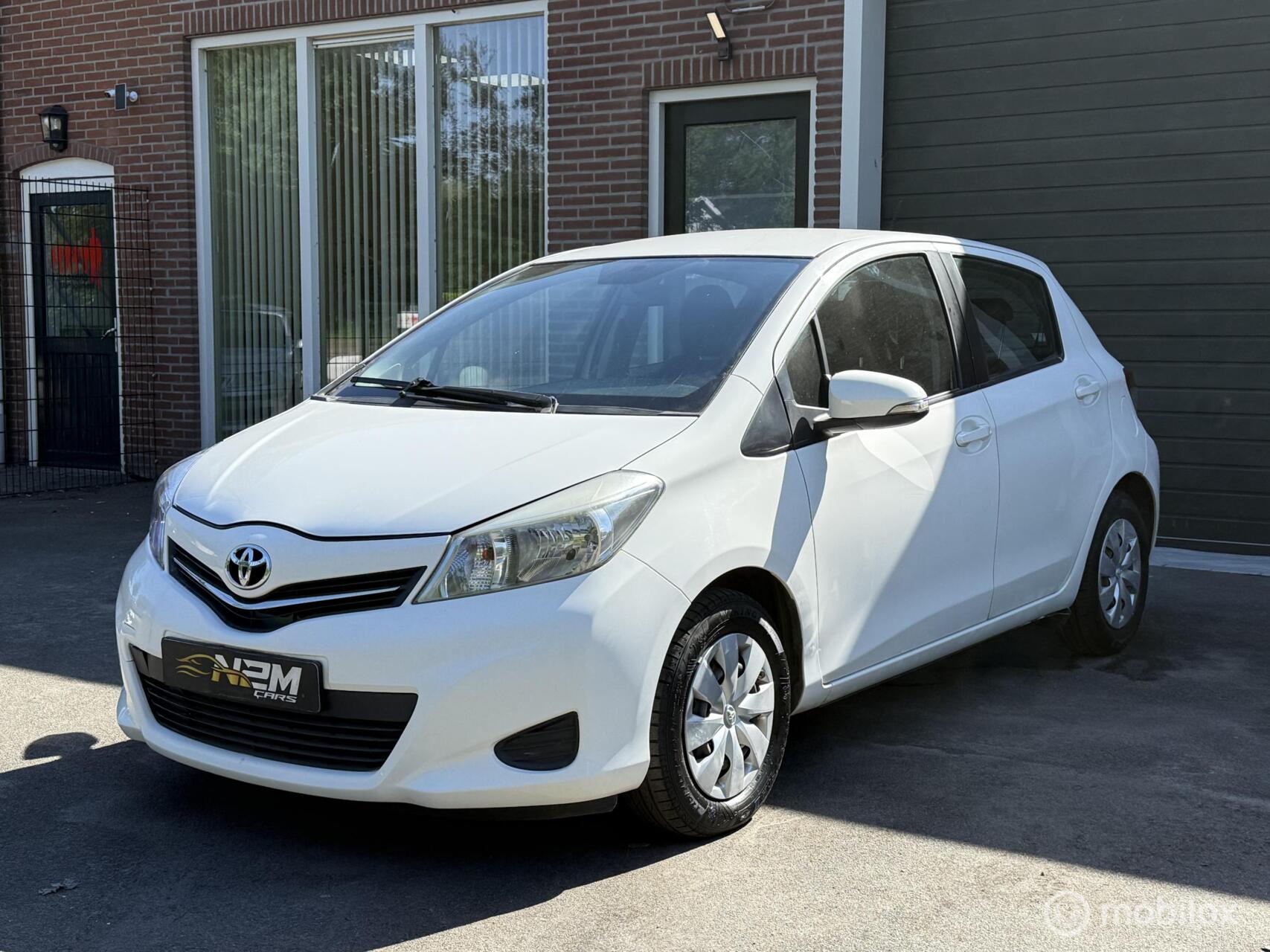 Toyota Toyota Yaris 1.0 VVT-i Aspiration 2012 - voorkant