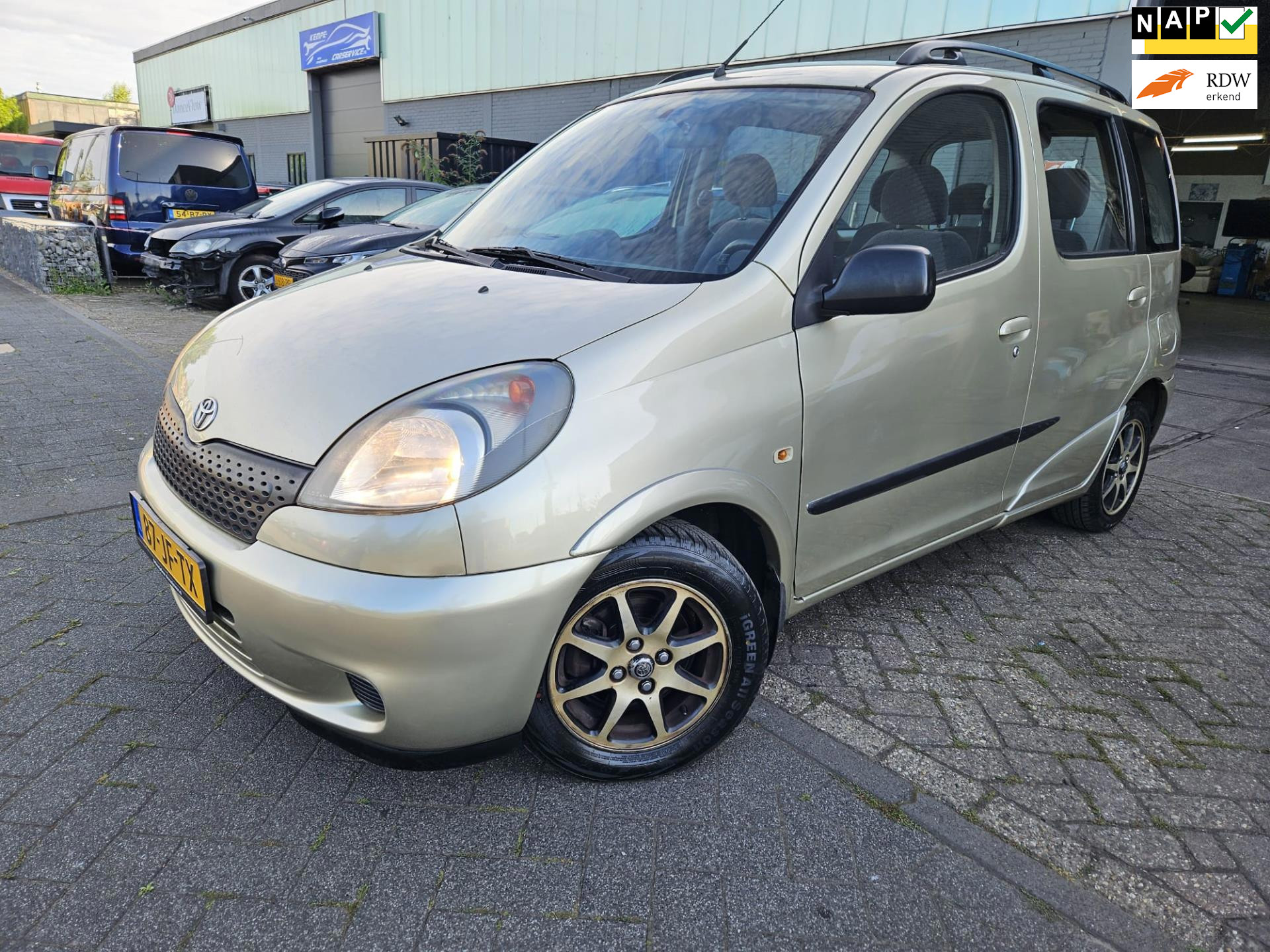 Foto van TOYOTA TOYOTA YARIS VERSO