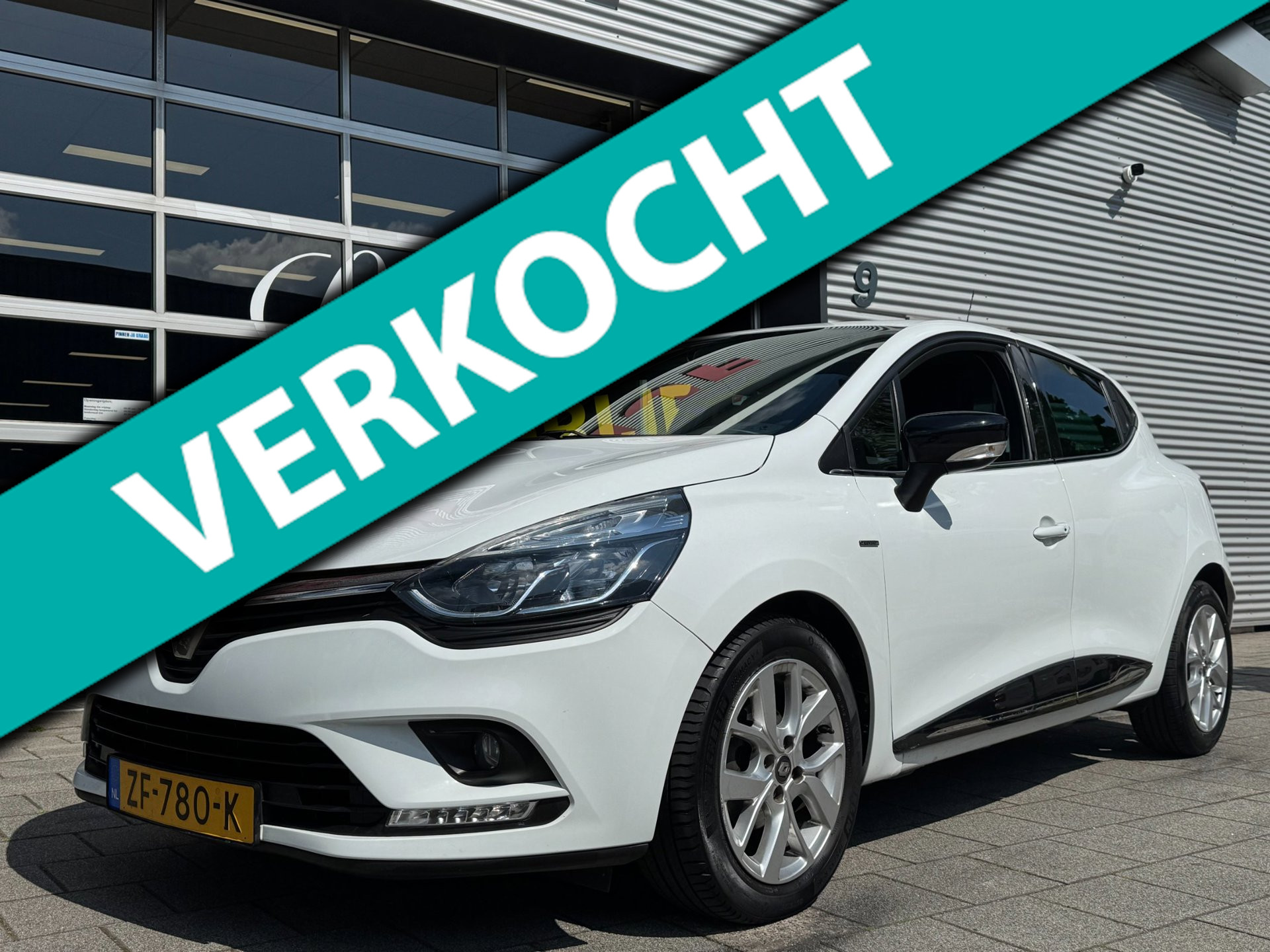 Renault Clio 0.9 TCe Limited - Navigatie I Airco I LED I PDC I Sport velgen I 68.000 KM - Dealer onderhouden 2019 - voorkant