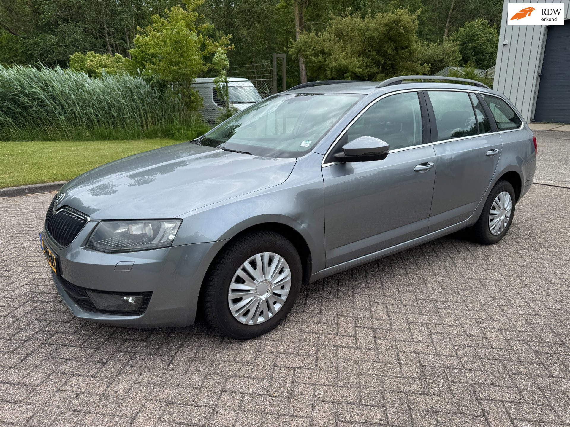 Skoda Octavia 1.4 TSI Greentech Ambition/CLIMA/CRUISE/HALFLEDER/PARKEERHULP/TREKHAAK/BLUETOOTH 2013 - voorkant