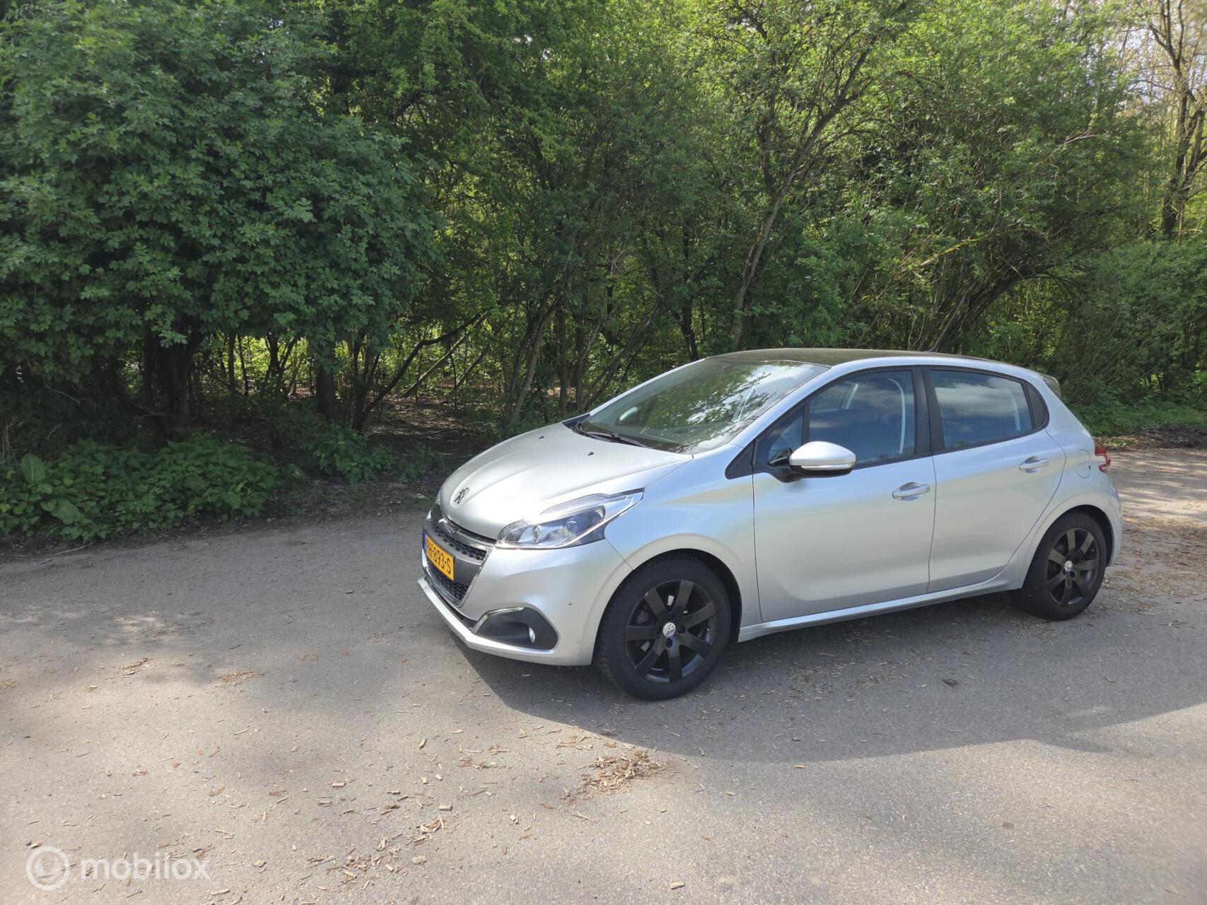 Peugeot 208 1.2 PureTech Blue Lion 2017 - voorkant