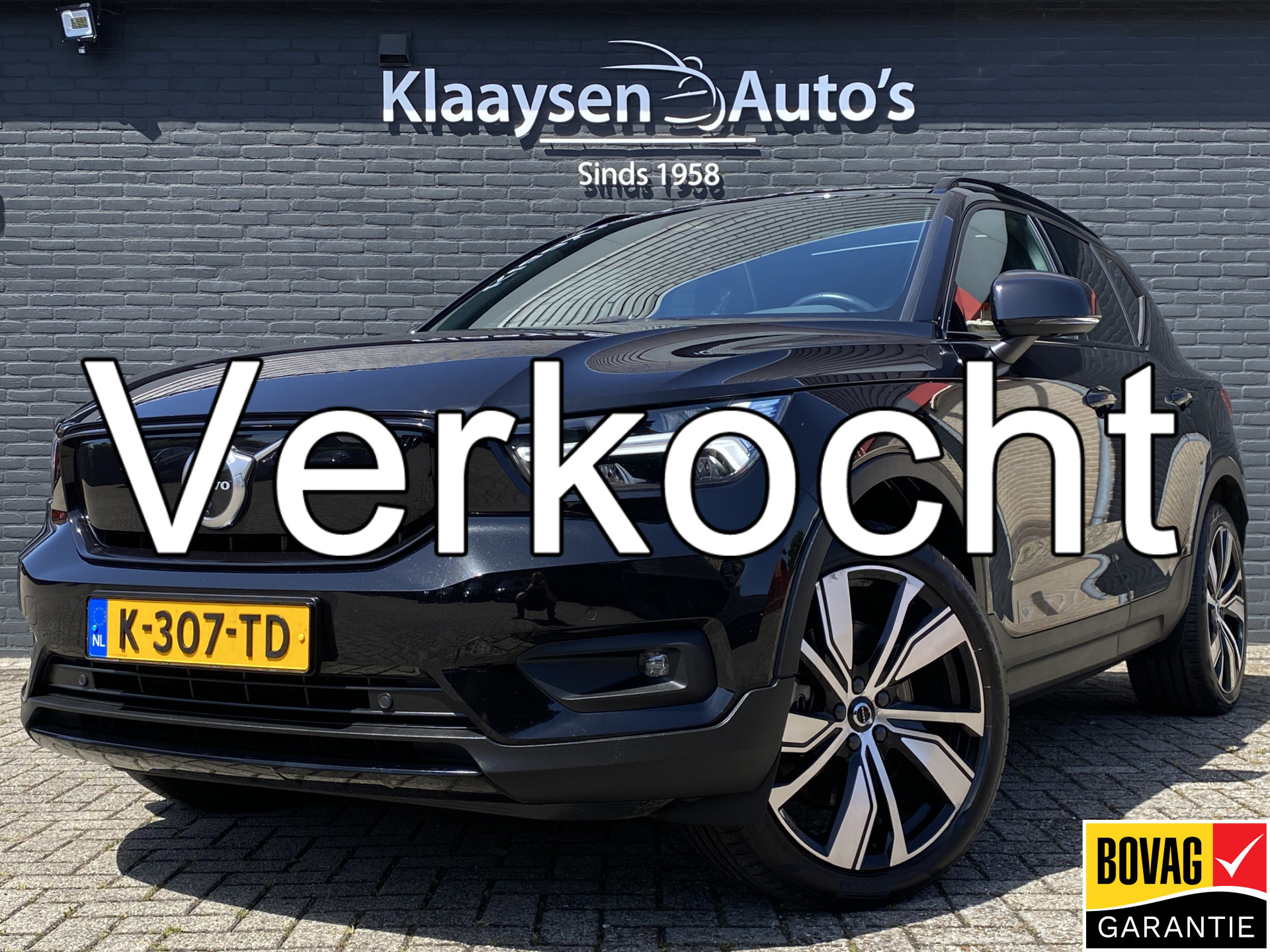 Volvo XC40 Recharge P8 AWD 408 pk R-Design  | 1e eigenaar | dealer onderh. | panoramadak | trekhaak | leder/alcantara 2021 - voorkant