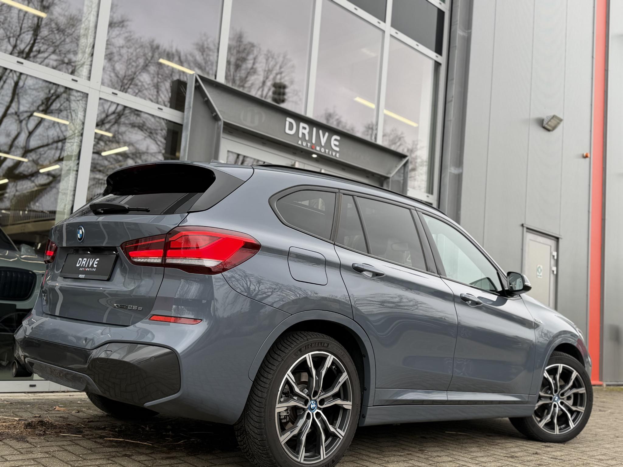 Foto van BMW X1 Xdrive25e