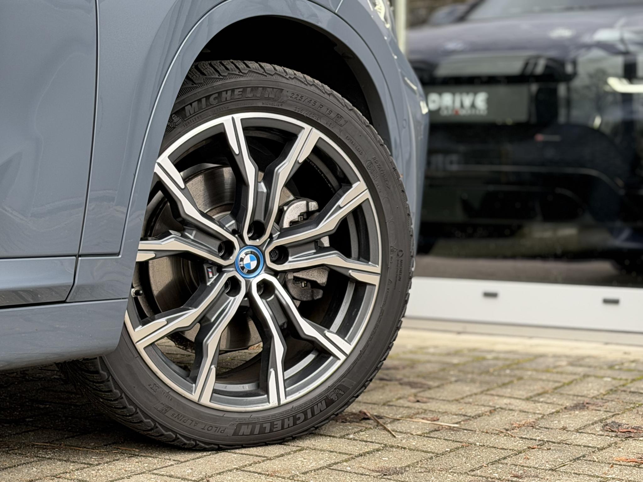 Foto van BMW X1 Xdrive25e