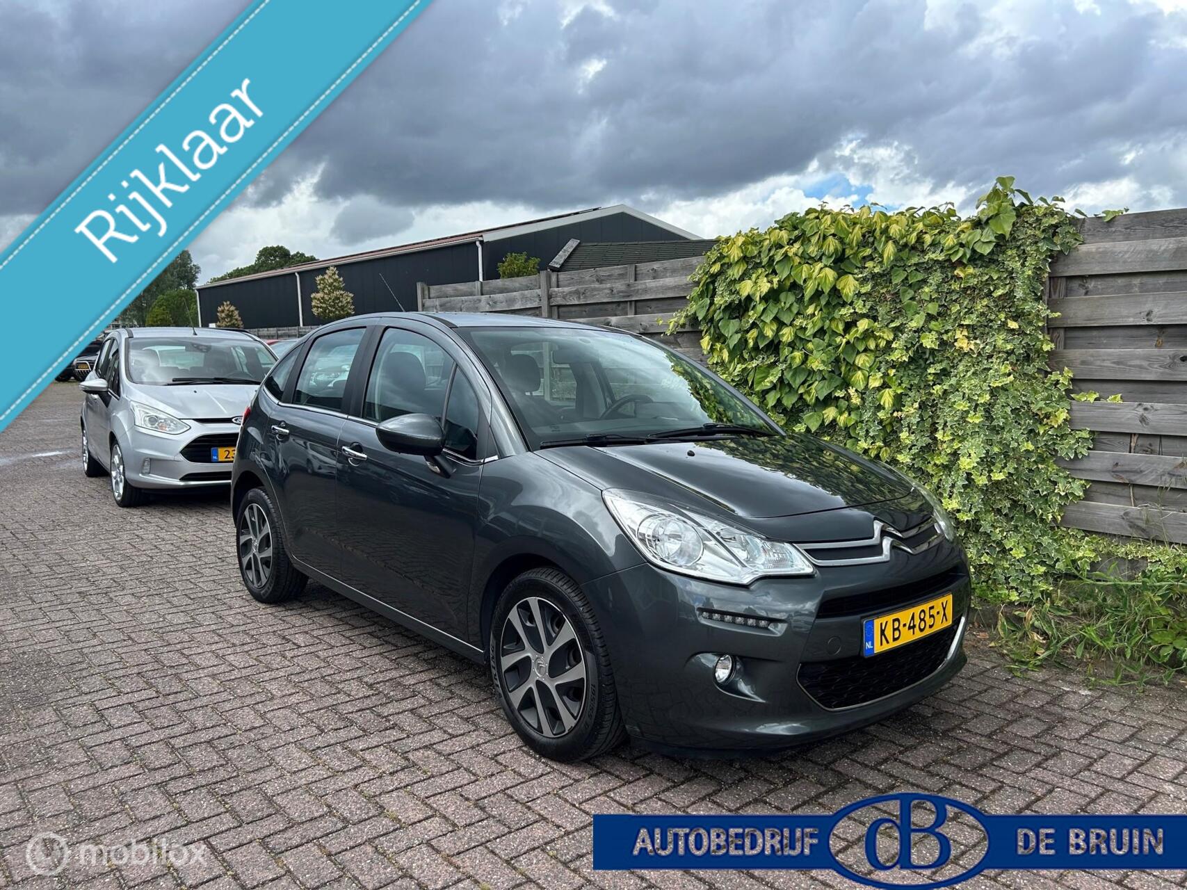 Citroen C3 1.2 PureTech Selection Navigatie 2016 - voorkant