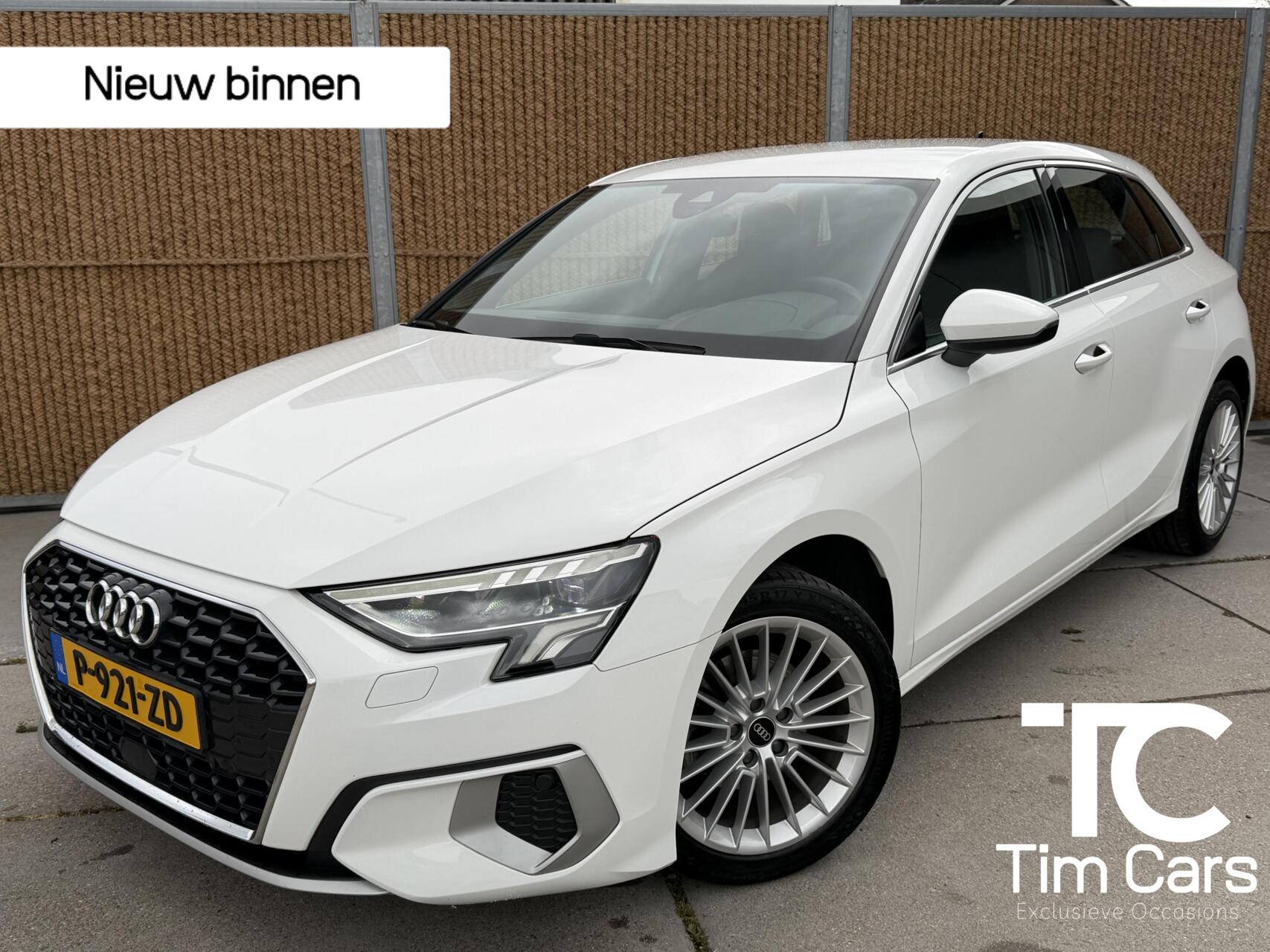 Audi A3 Sportback 30 TFSI Advanced edition Automaat | Sportstoelen | LED verlichting | Climate & cruise control | Apple CarPlay/Android Auto | Navigatiesysteem | DAB ontvangst | Parkeersensoren achter 2022 - voorkant