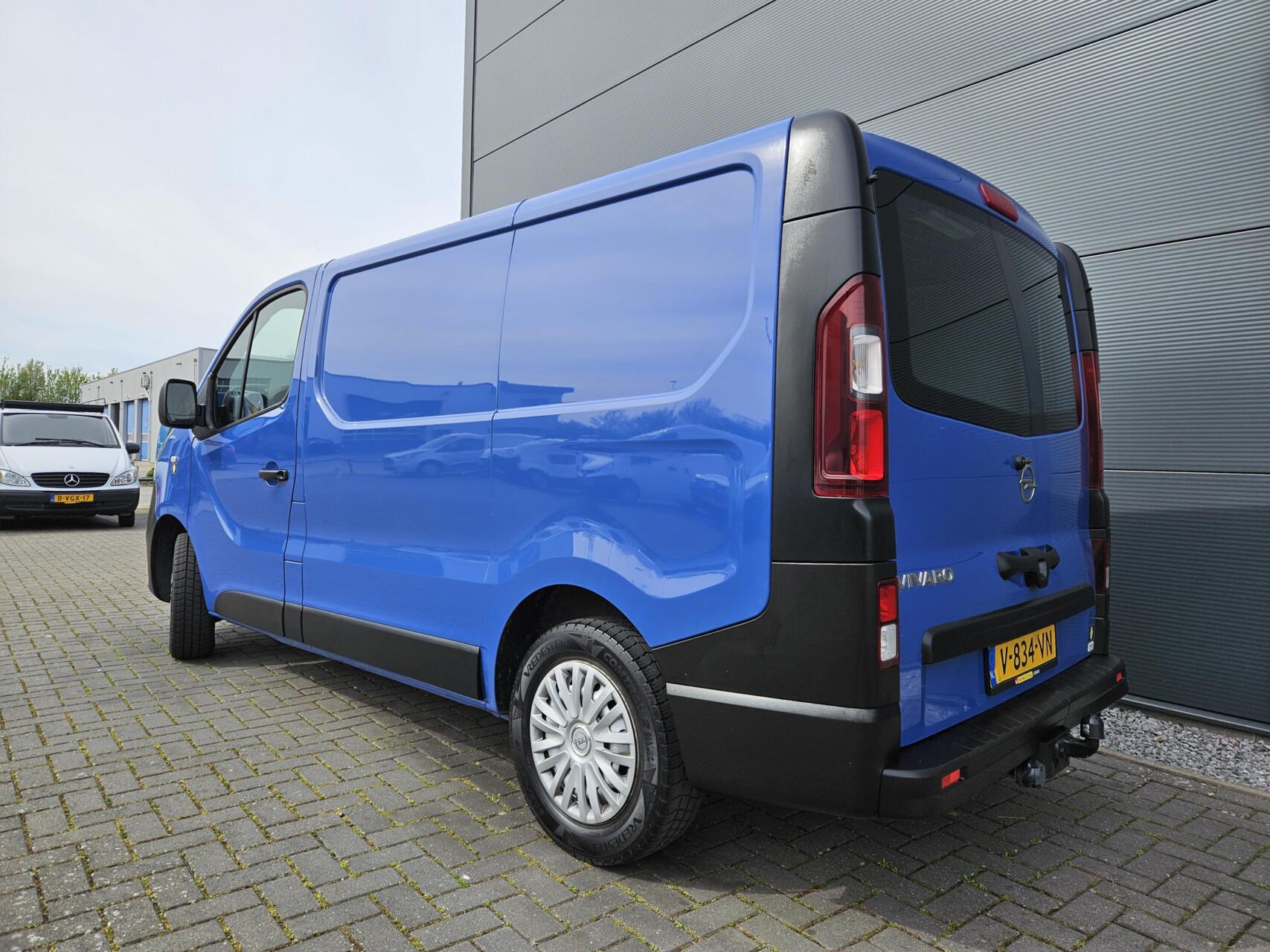Foto van Opel Vivaro-b
