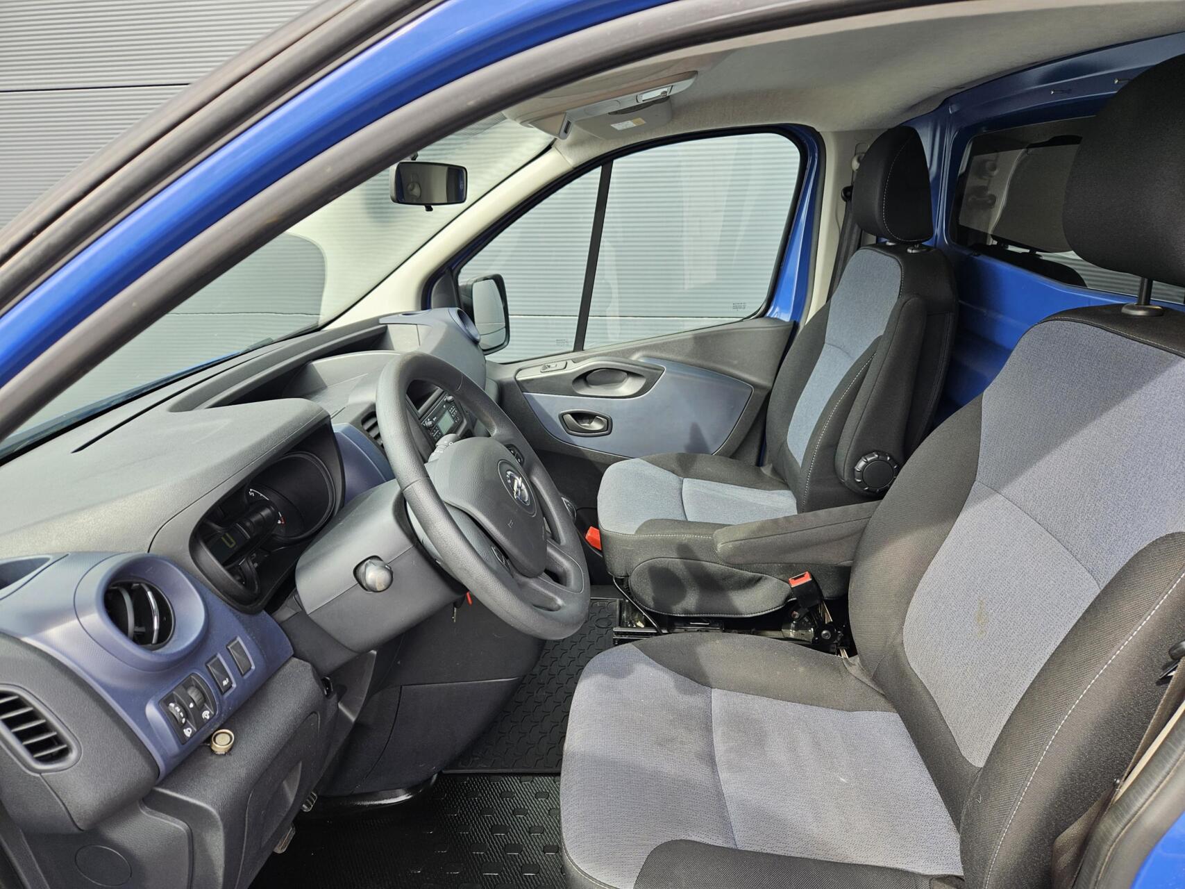 Foto van Opel Vivaro-b
