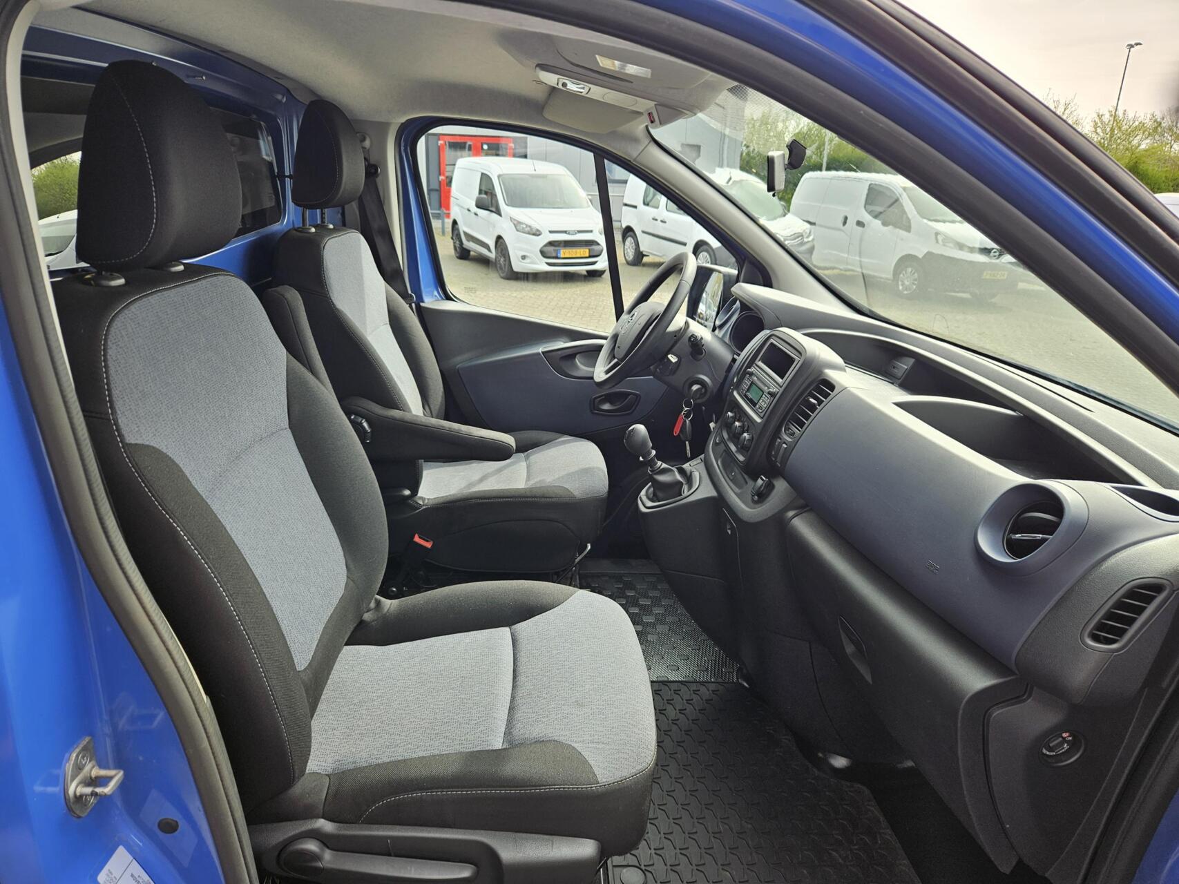 Foto van Opel Vivaro-b