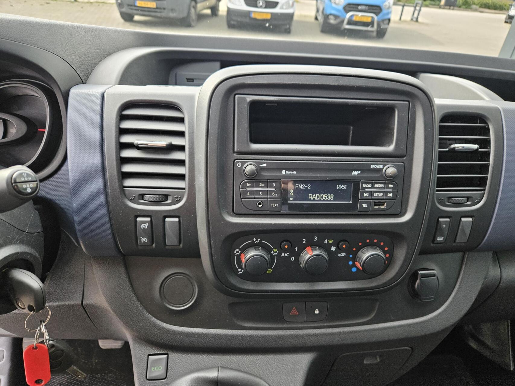 Foto van Opel Vivaro-b