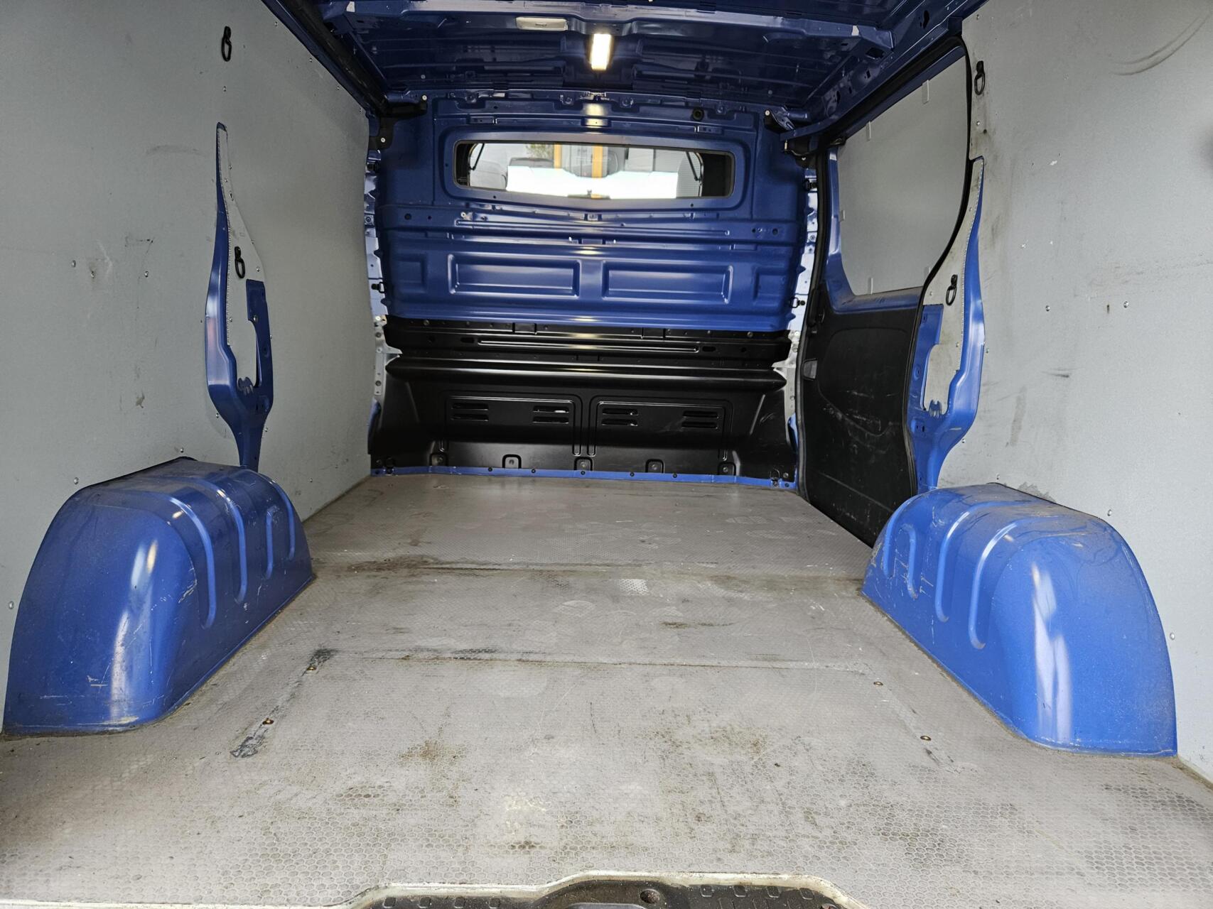 Foto van Opel Vivaro-b