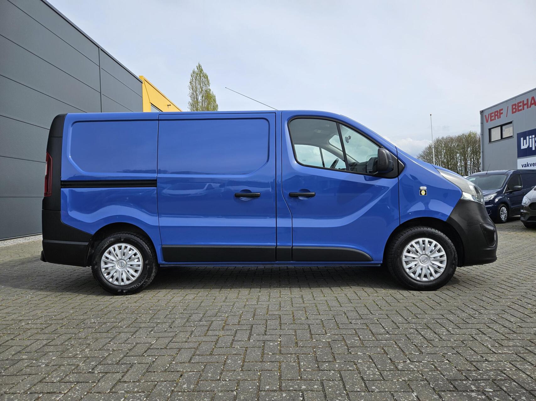 Foto van Opel Vivaro-b