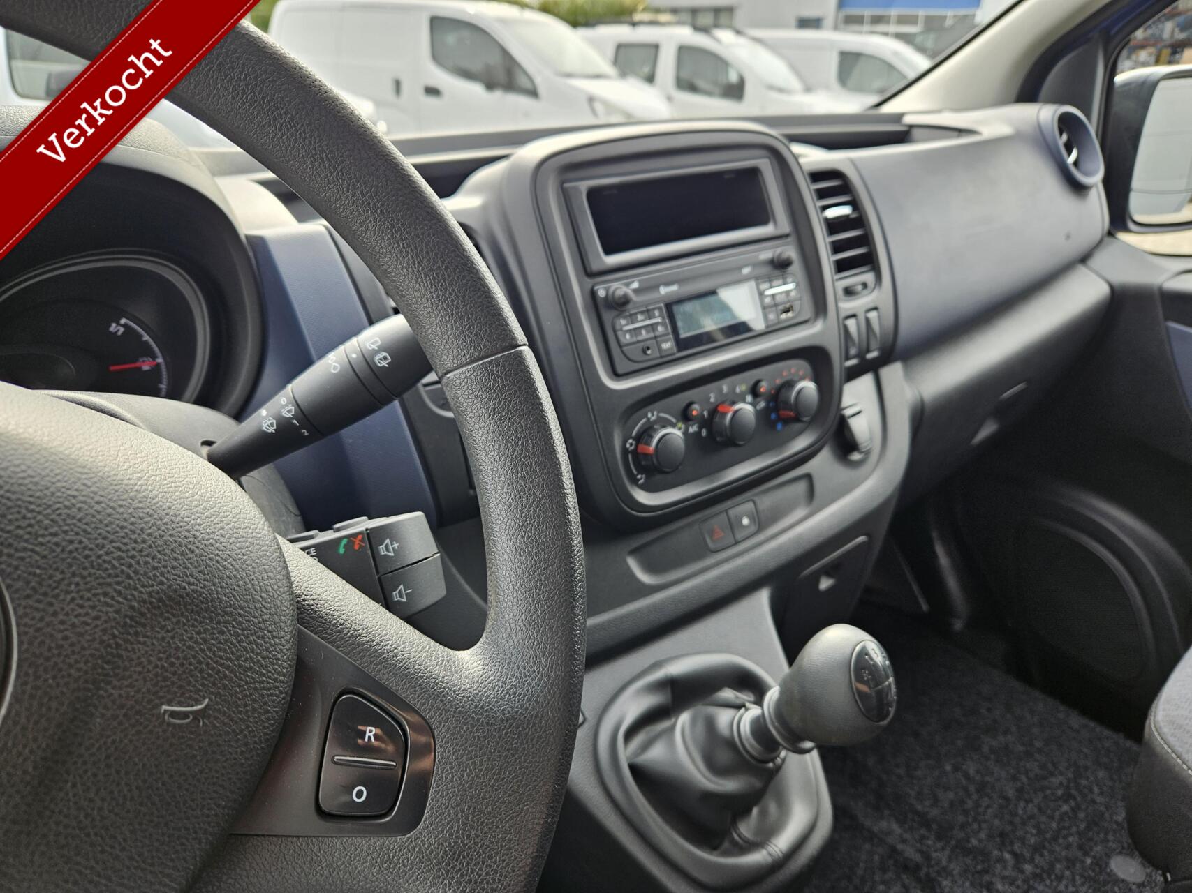 Foto van Opel Vivaro-b
