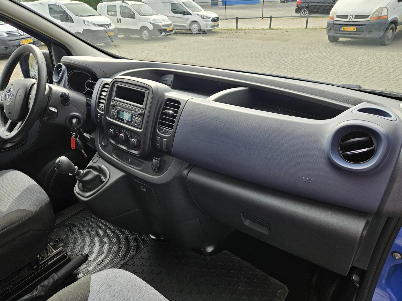 Foto van Opel Vivaro-b