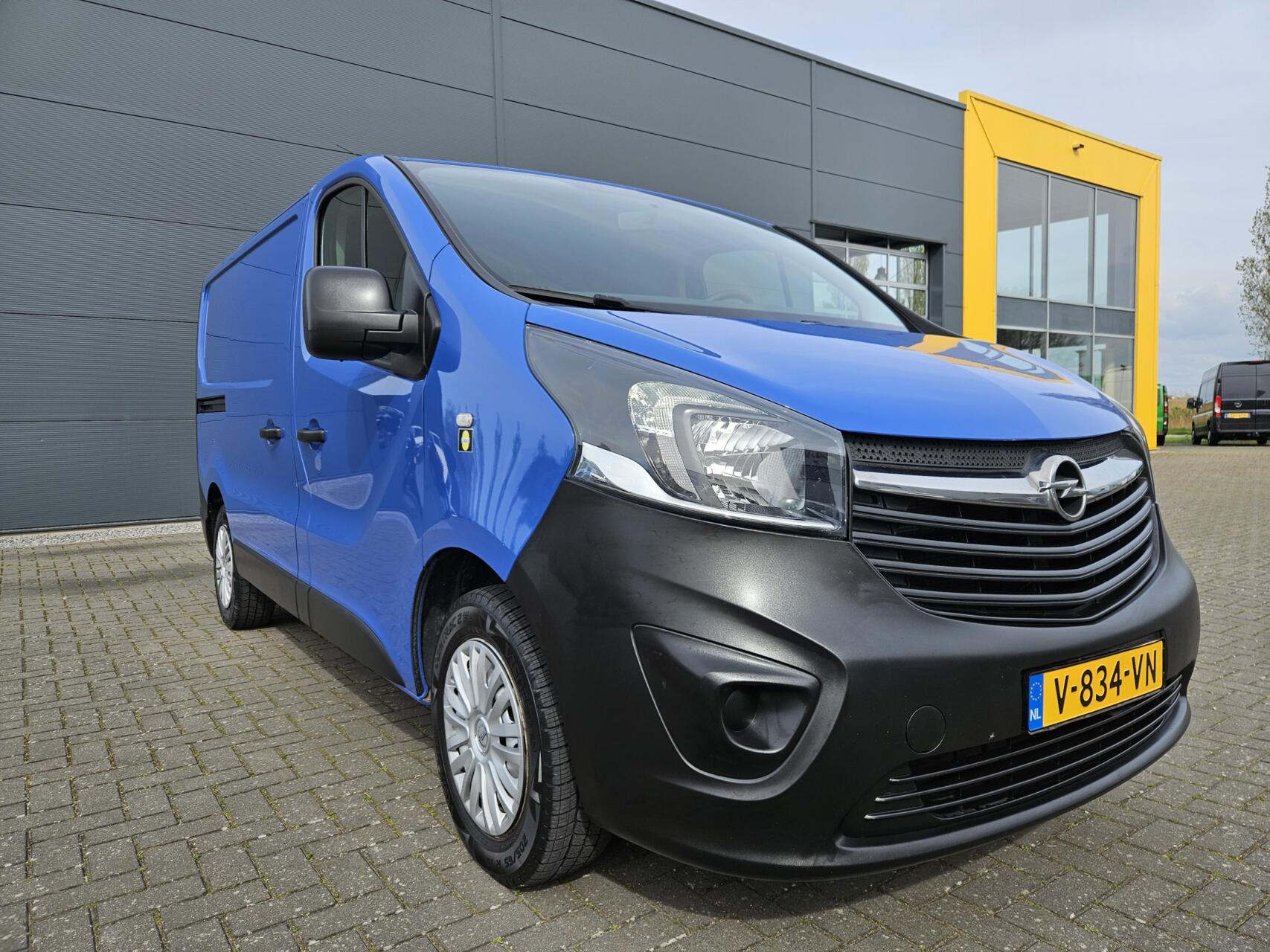 Foto van Opel Vivaro-b