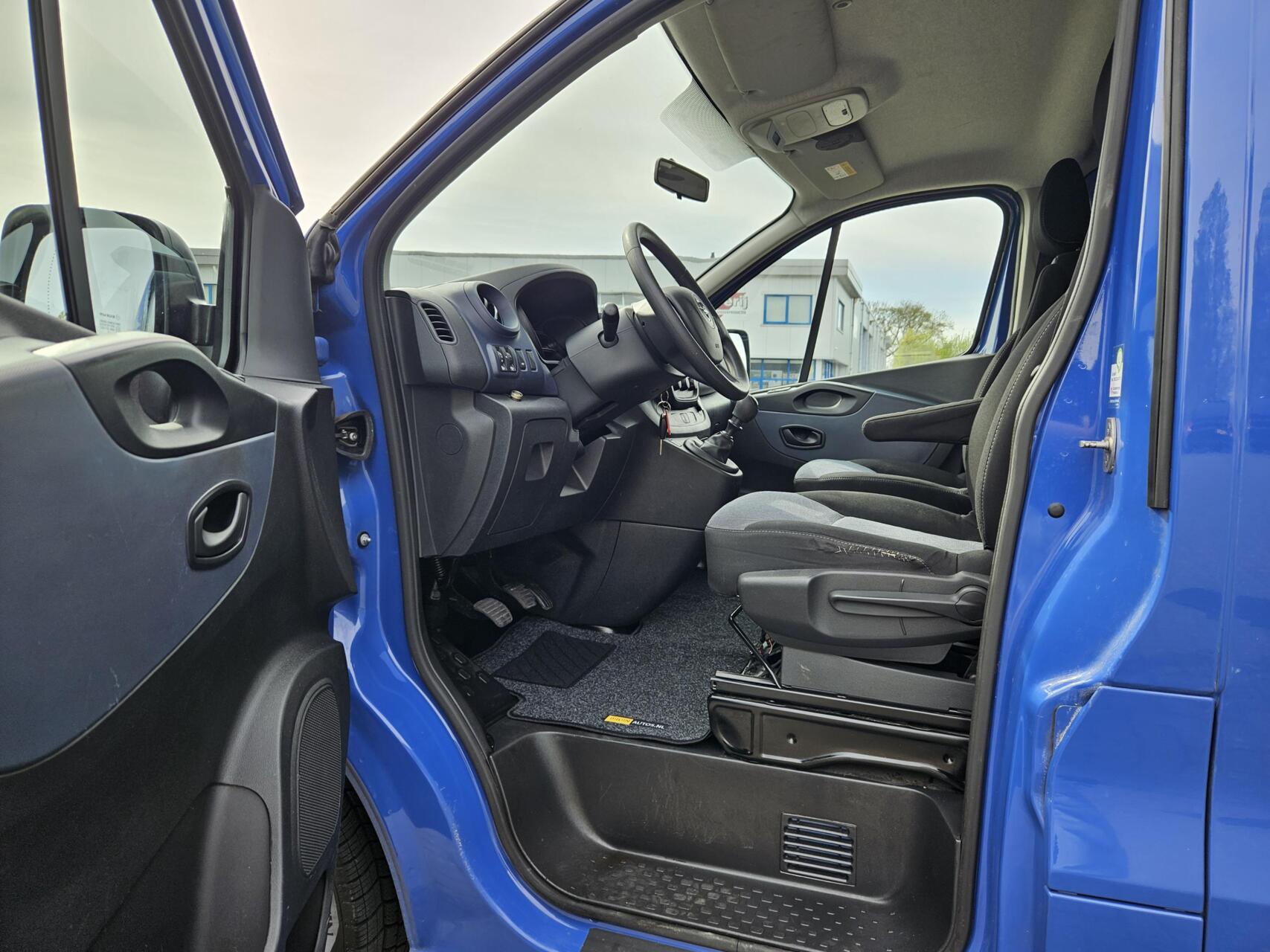 Foto van Opel Vivaro-b