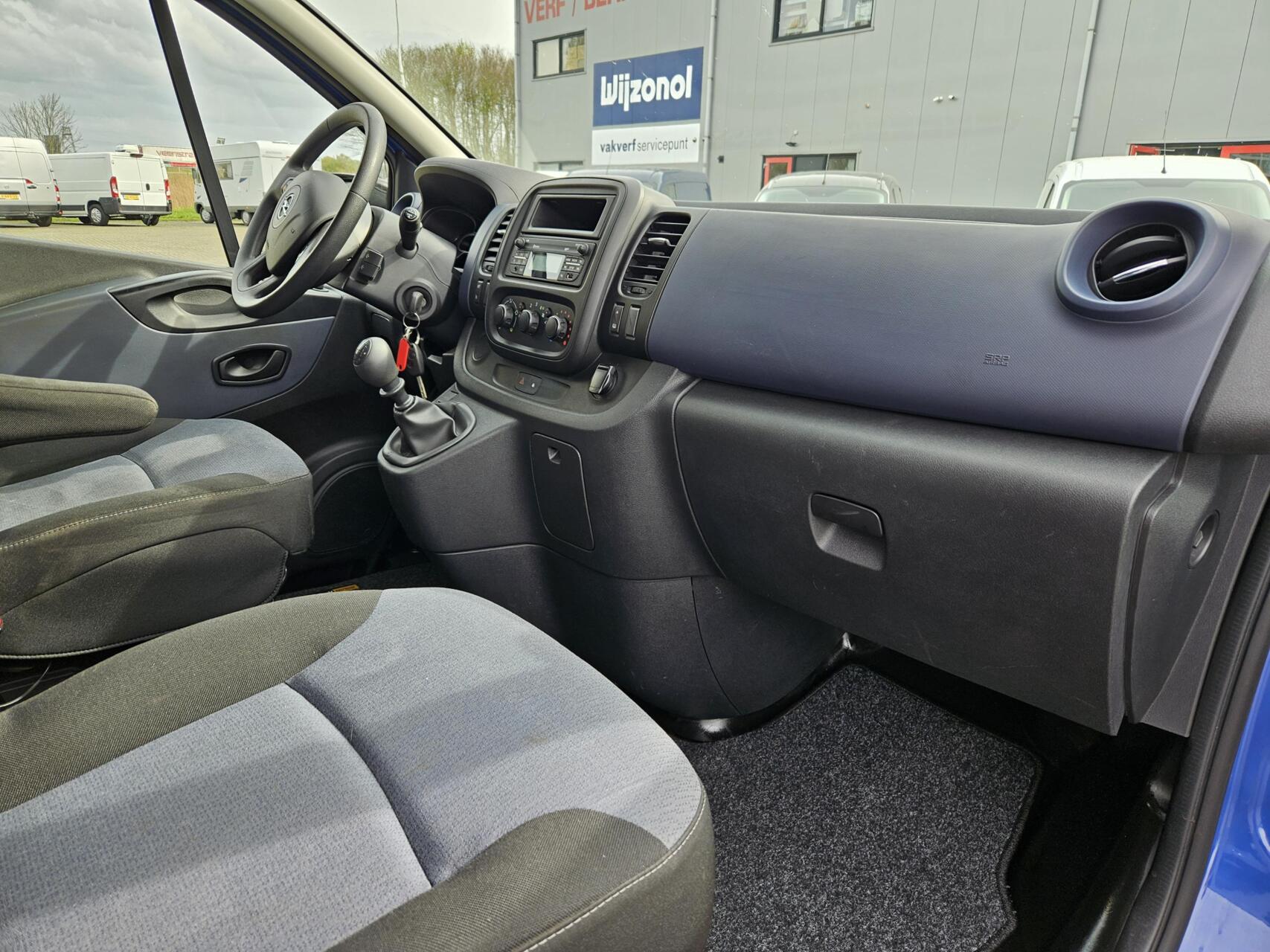 Foto van Opel Vivaro-b
