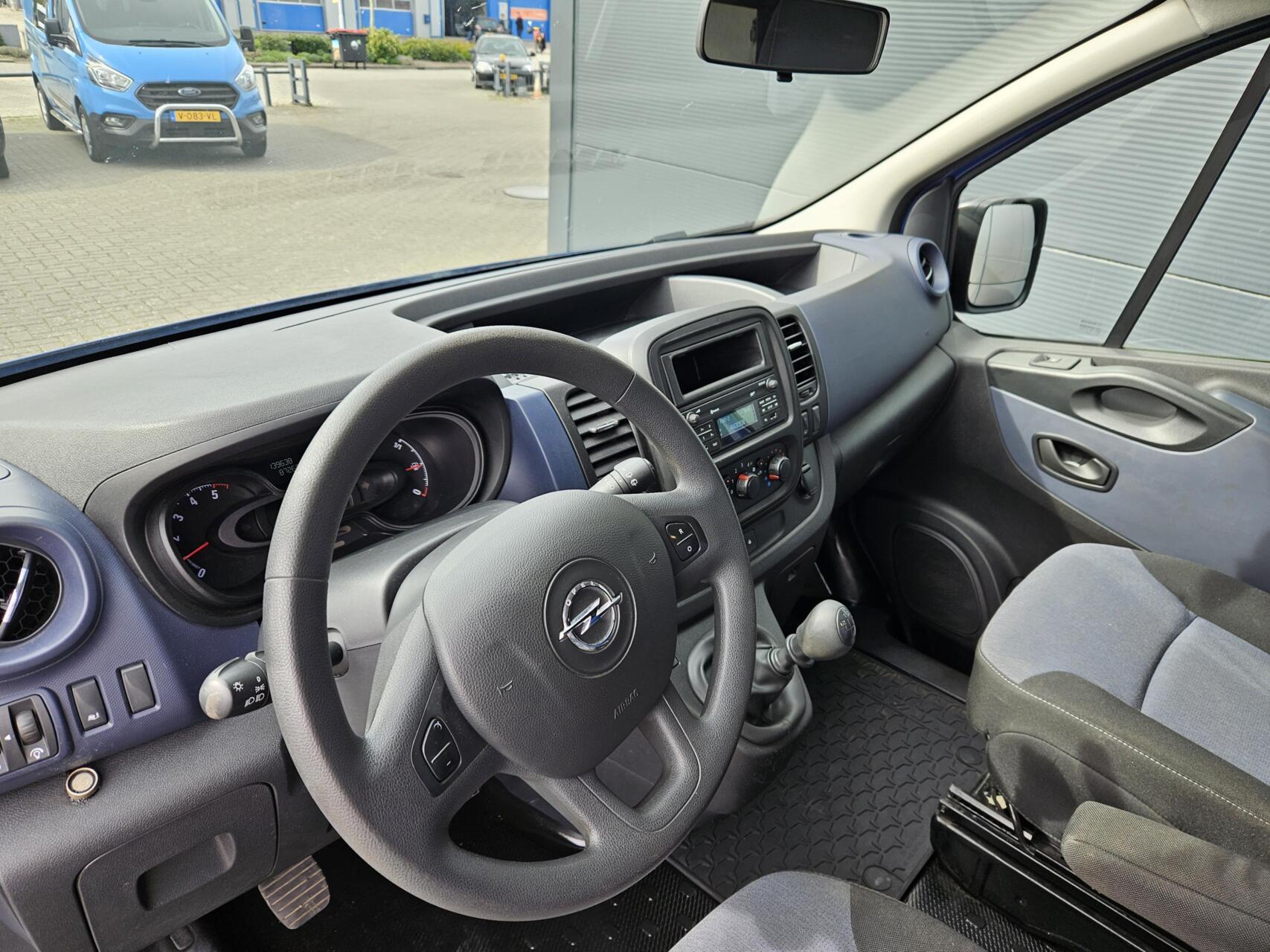 Foto van Opel Vivaro-b