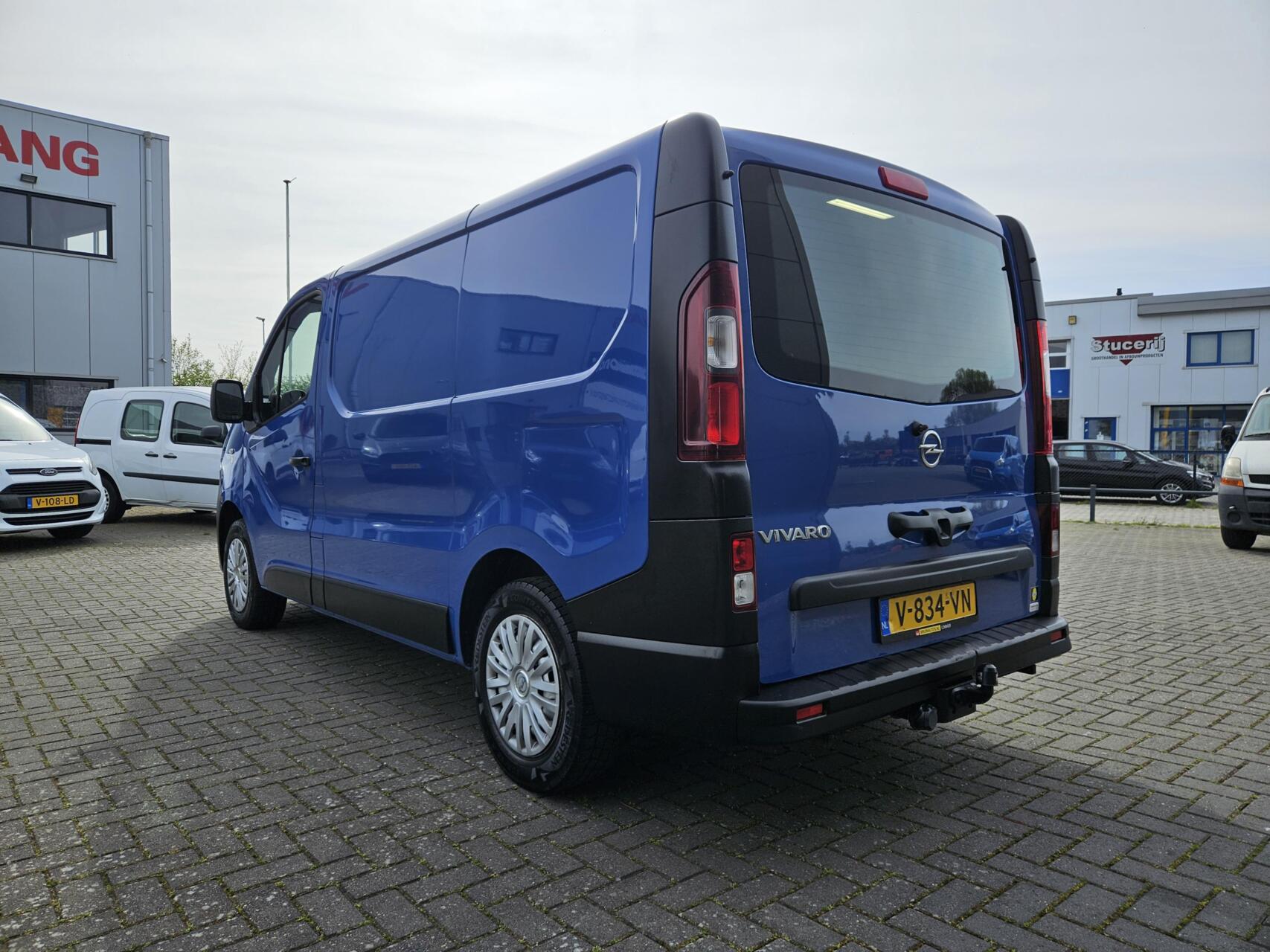 Foto van Opel Vivaro-b