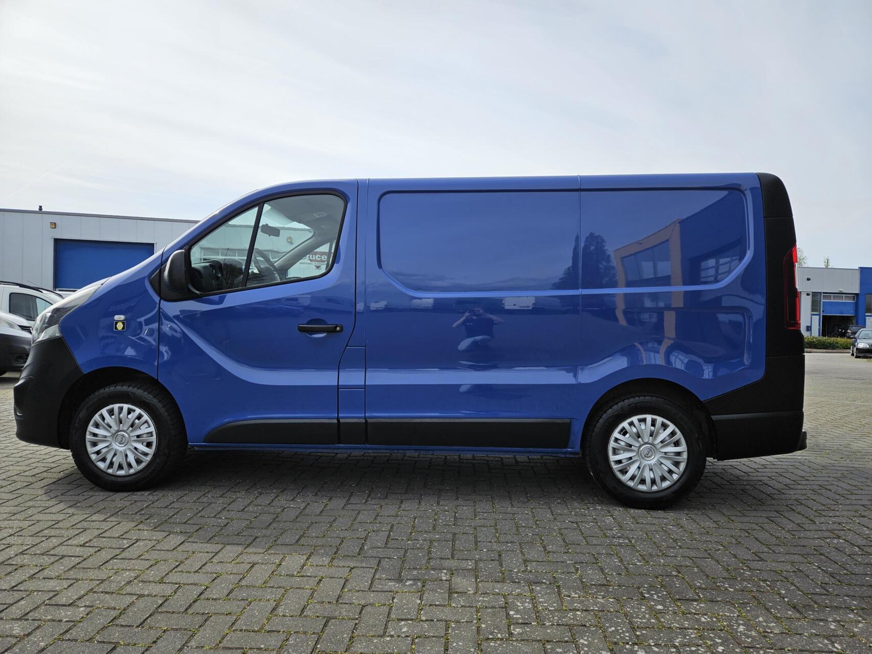 Foto van Opel Vivaro-b