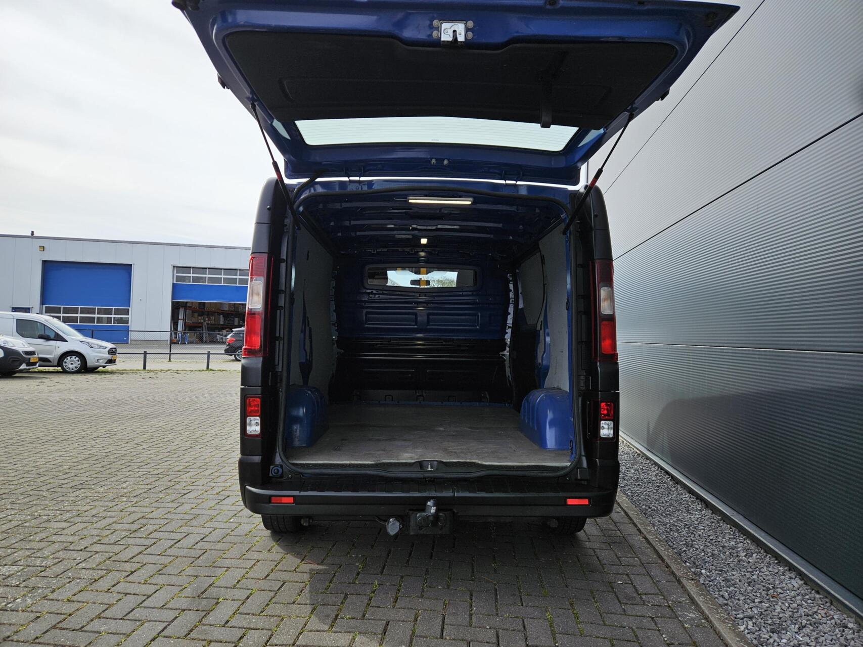 Foto van Opel Vivaro-b
